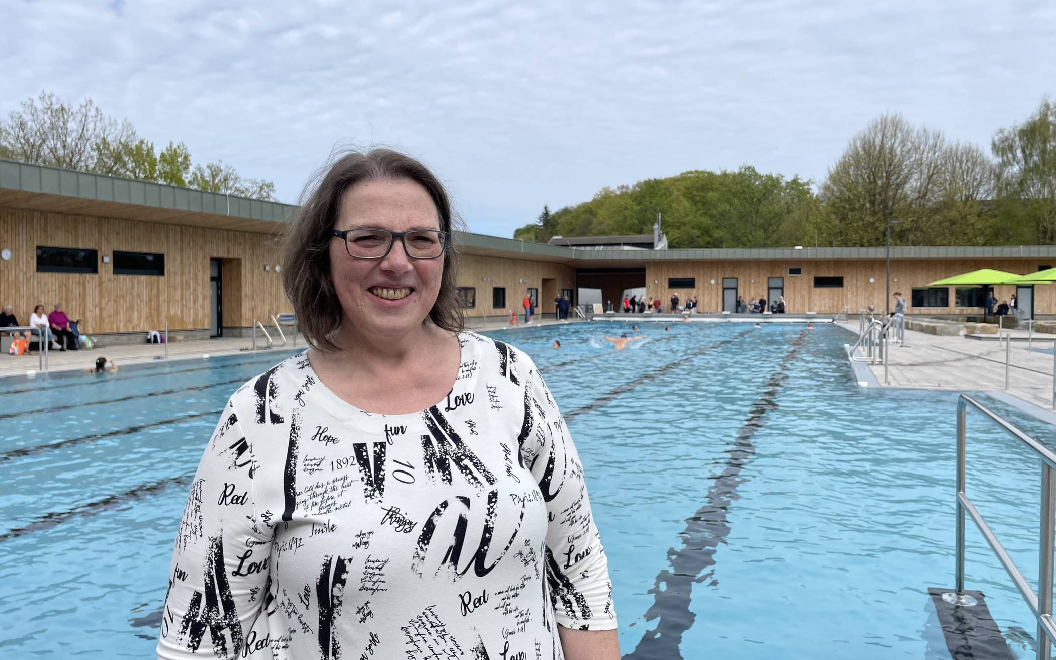 Astrid Klee ist im Freibad Mählersbeck die treueste Schwimmerin