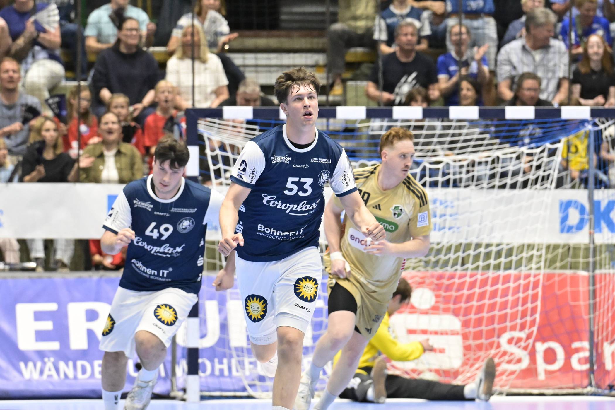 Szene mit (von li.). Aron Seesing, Sören Steinhaus und dem Ex-BHCer Lukas Stutzke.