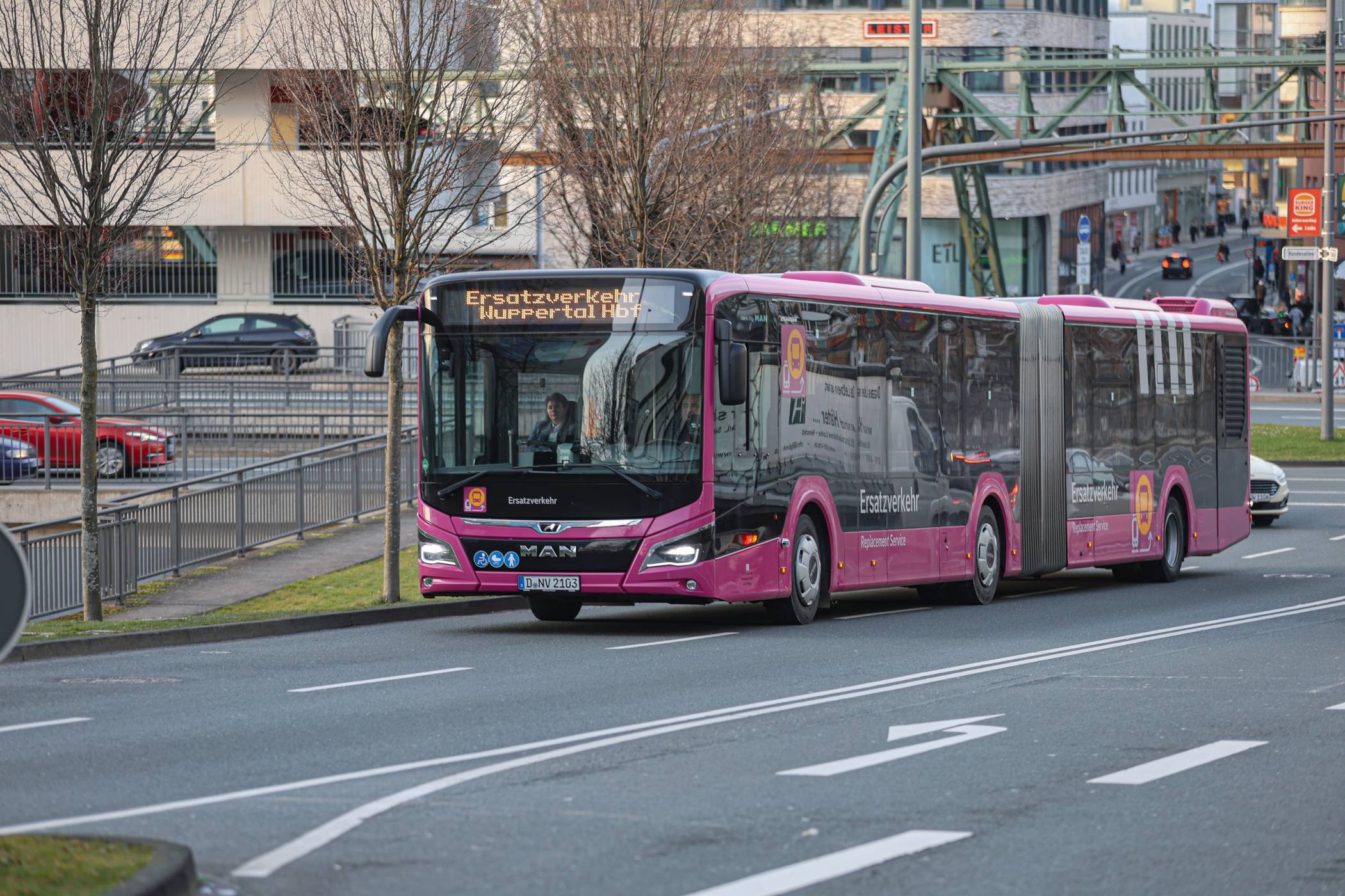  Der Ersatzverkehr in Elberfeld. 