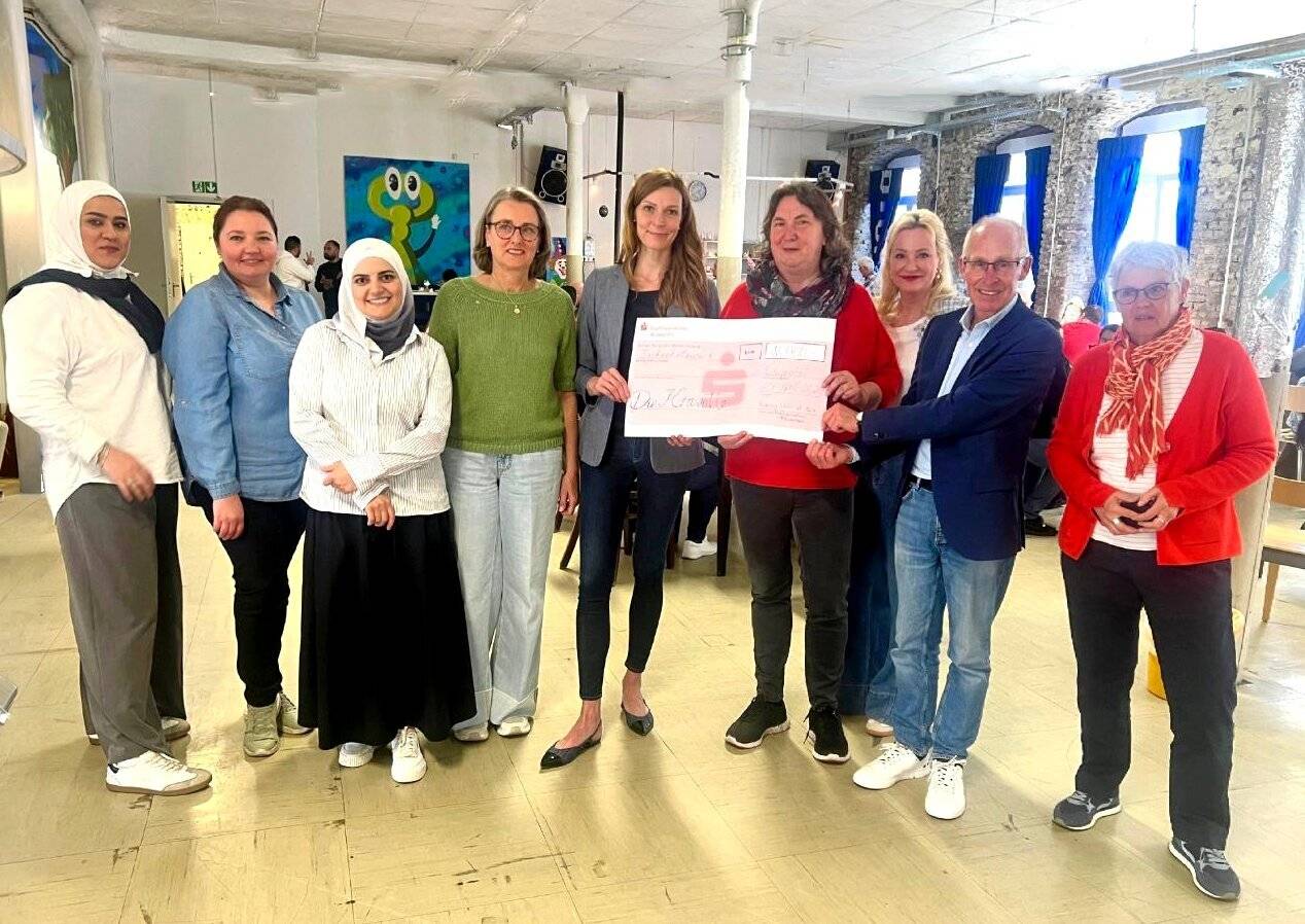 Spende von 16.000 Euro an die „Krawatte“