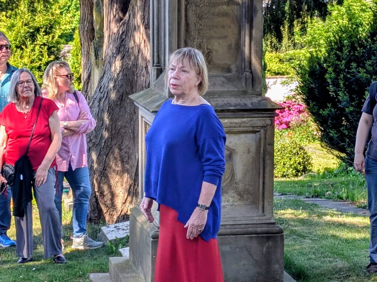 Märchen-Spaziergang über den Unterbarmer Friedhof