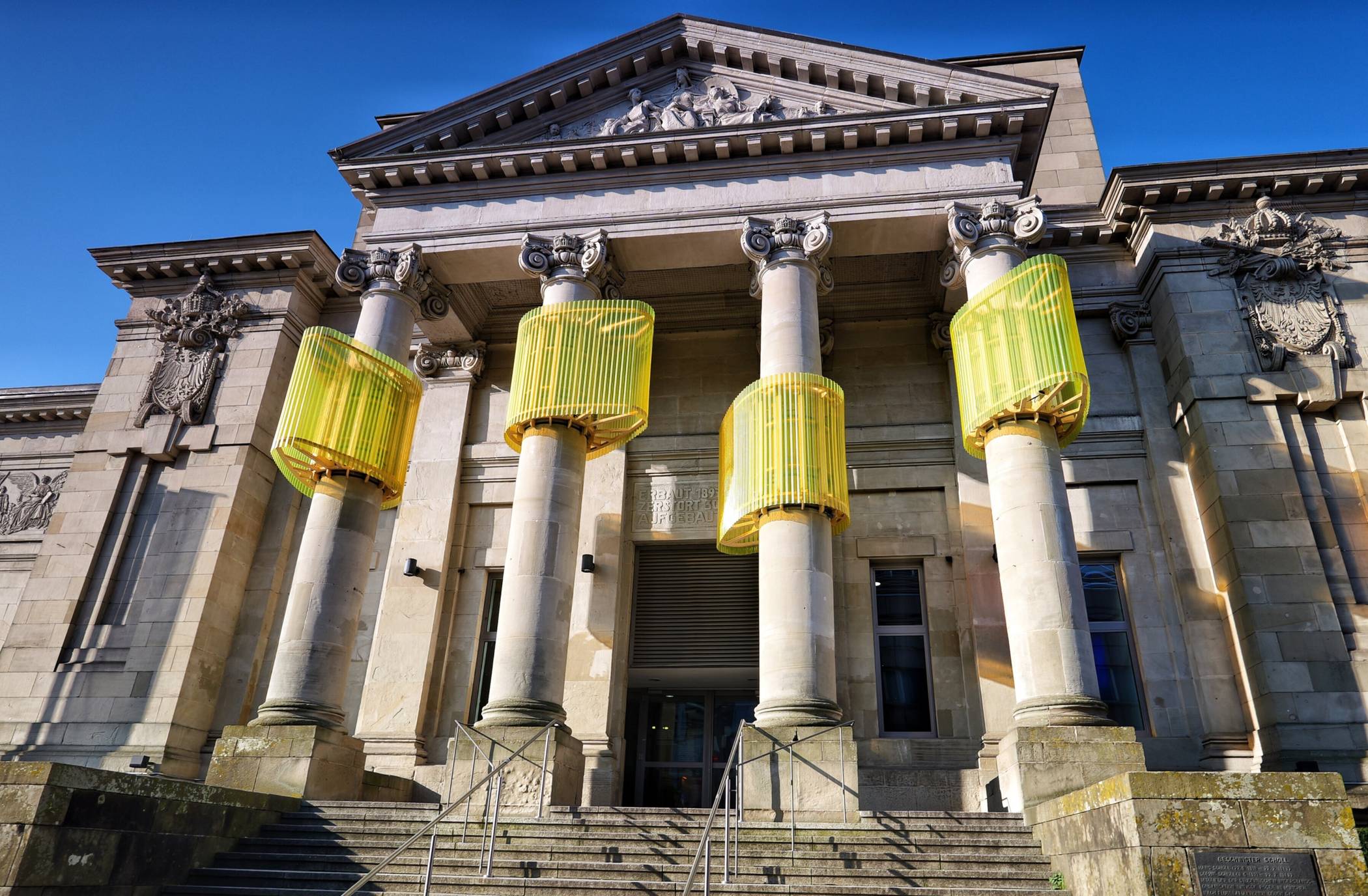 Das Haus der Jugend mit der Barmer Kunsthalle am Geschwister-Scholl-Platz,