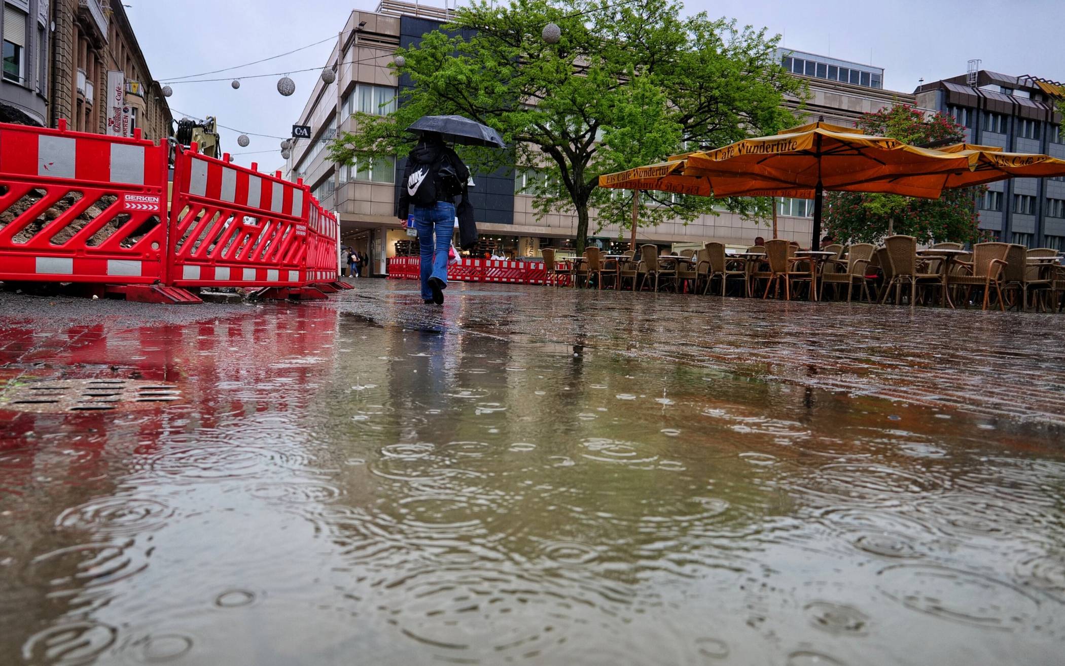 Bilder: Wuppertal-Barmen im Regen - im Mai 2026