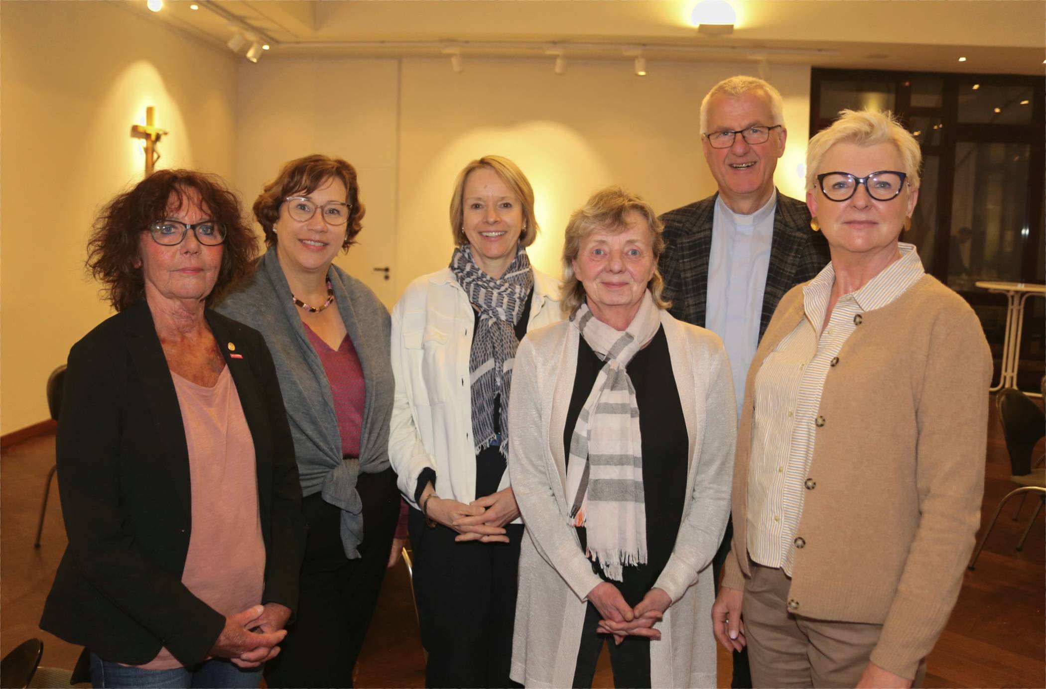 Der neue Vorstand des Katholikenrats (von li.): Ursula Seibel, Melanie Müller-Spahn, Christine Lustig, Barbara Reul-Nocke, Pfarrer Bruno Kurth (als geborenes Vorstandsmitglied) und Anita Dabrowski.