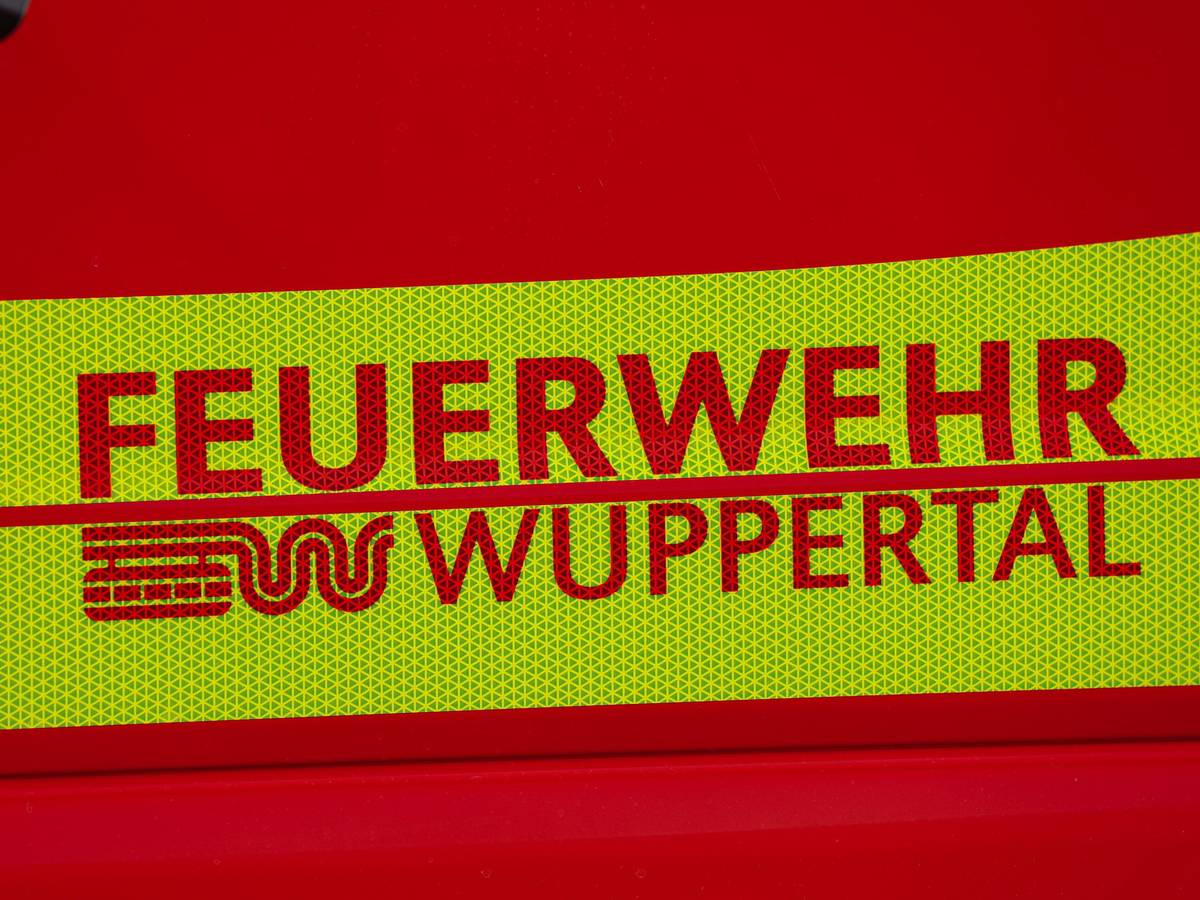 Zwei brennende Autos in Sonnborn