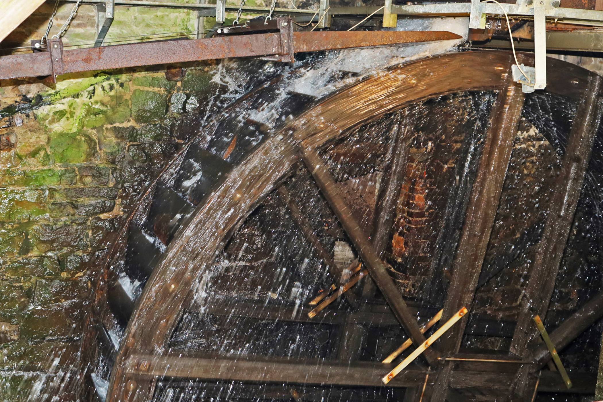 Das historische Wasserrad.