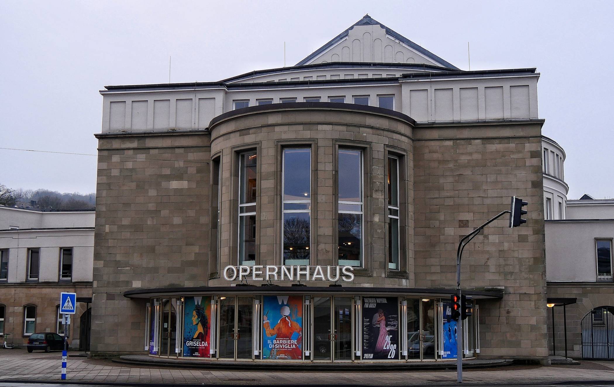  Das Wuppertaler Opernhaus. 