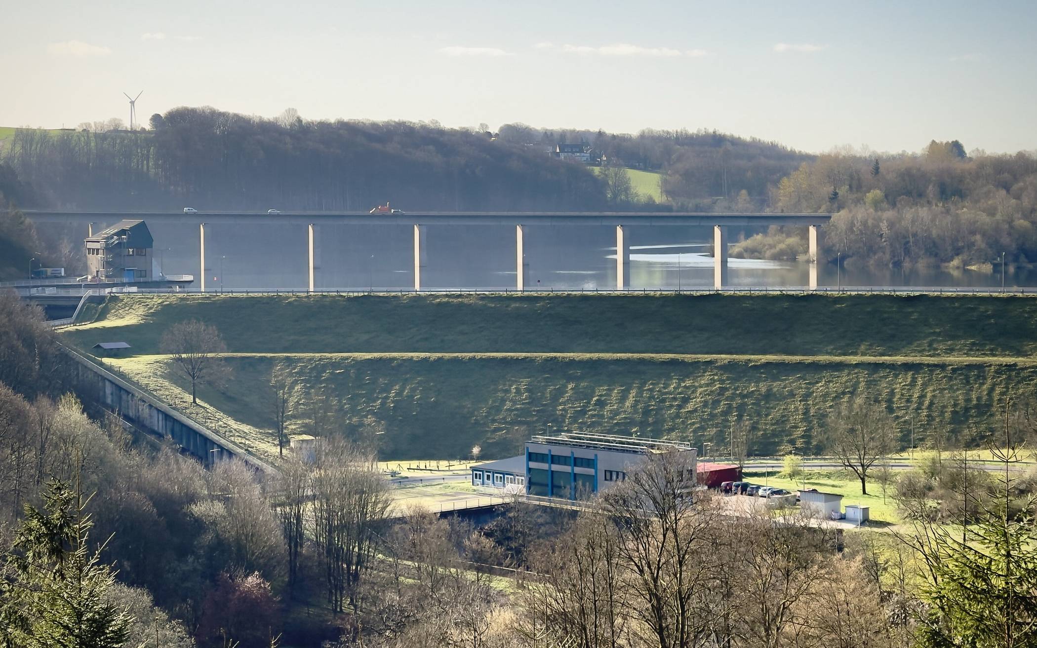 Der Damm der Wupper-Talsperre.