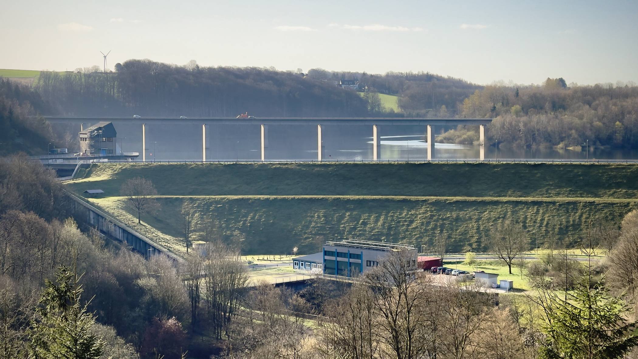  Der Damm der Wupper-Talsperre. 