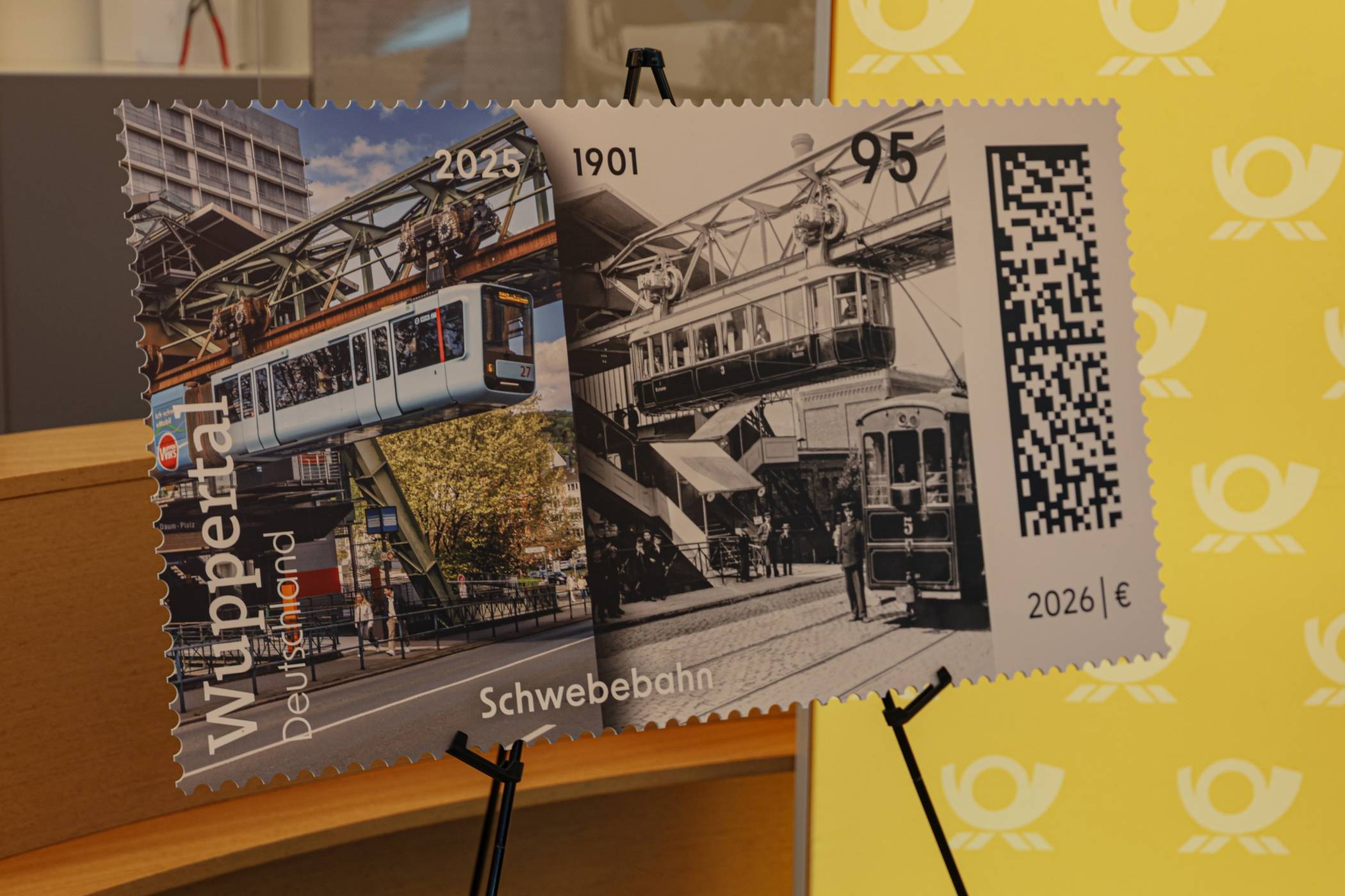  Die Sonderbriefmarke zum Schwebebahn-Jubiläum. 