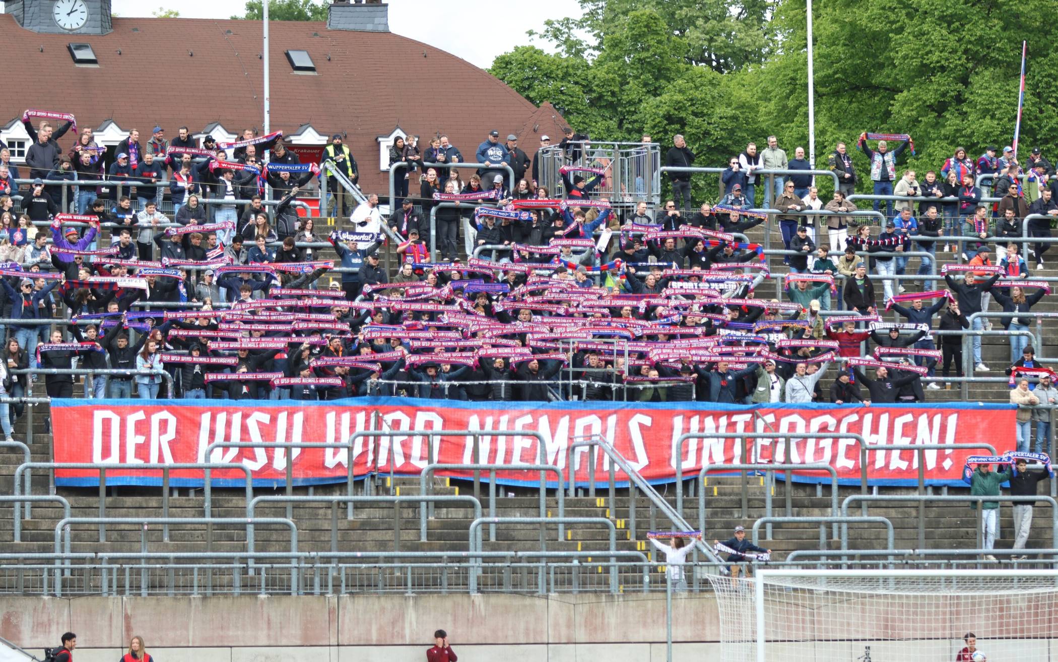 Aktion der Ultras vor dem Spiel.