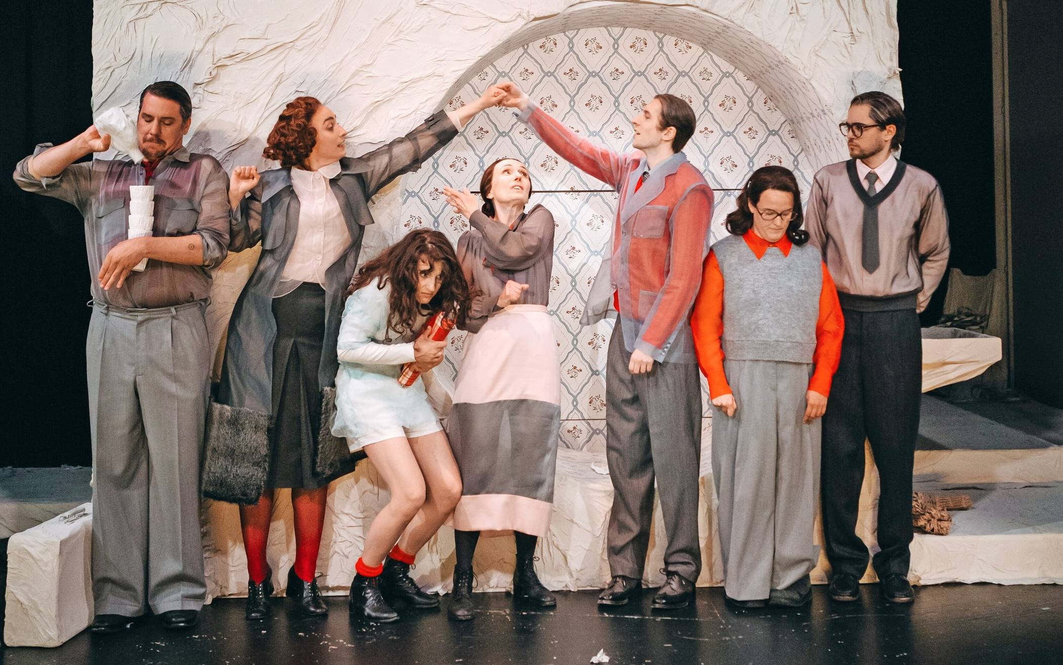  Sieben, die sich vor dem Tod verstecken (v.l.): Alexander Peiler, Paula Püschel, Julia Meier, Julia Wolff, Kevin Wilke, Aline Blum und Lucas Brosch.  