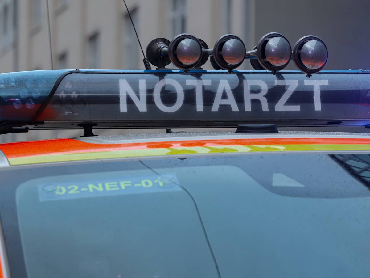 Fahrradfahrer nach Sturz schwer verletzt