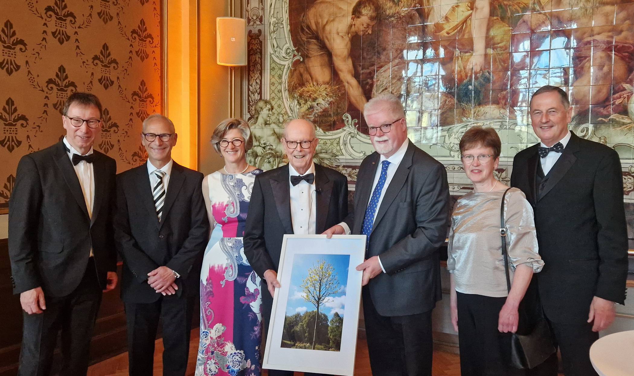 Von li.: Axel Jütz, Dr. Arne Lawrenz, Vivica Mittelsten Scheid, Dr. Jörg Mittelsten Scheid, Bruno Hensel, Susanne Bossy und Peter Jung.