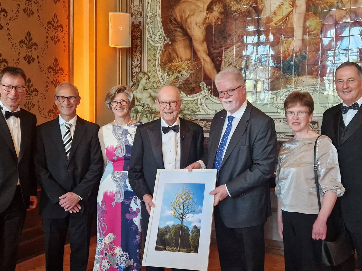 Ein Amberbaum als Zeichen der großen Wertschätzung