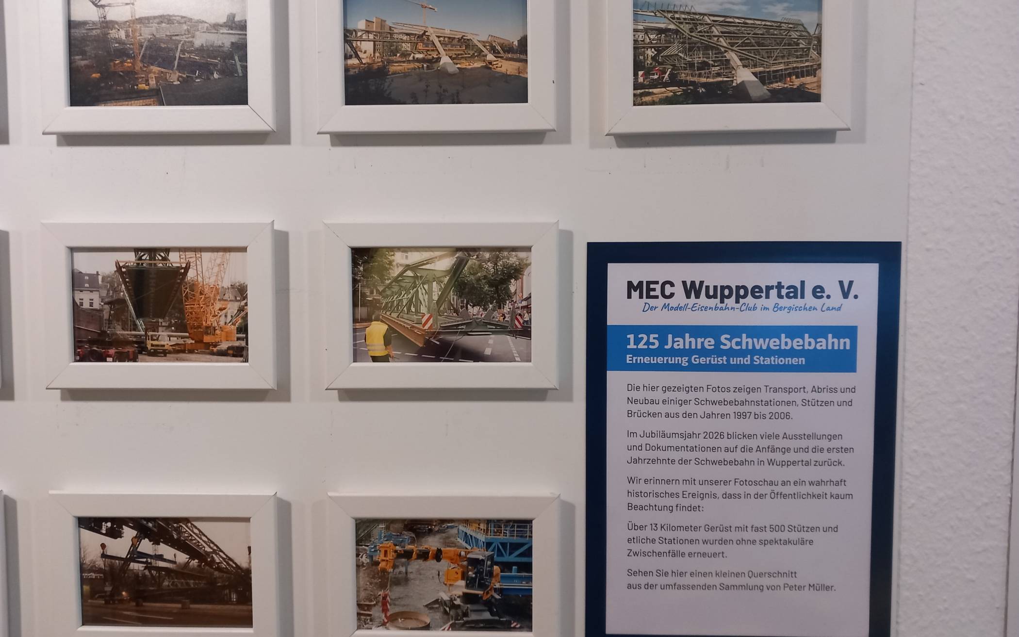 Viele Modelleisenbahnen – und die Schwebebahn