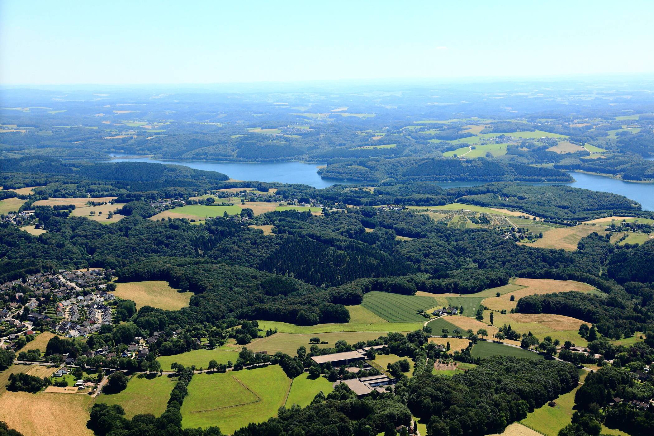  Die Große Dhünn-Talsperre und das Wasserwerk Dabringhausen. 
