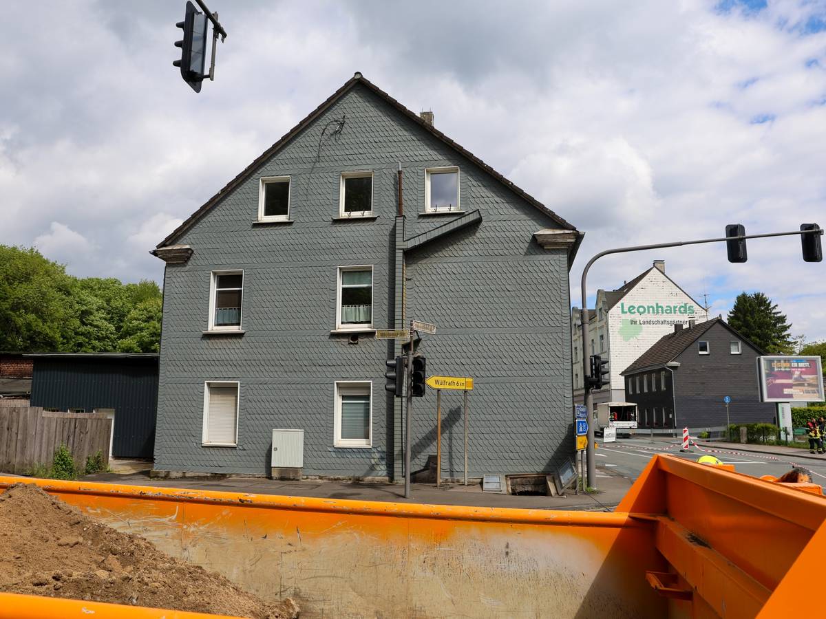 Wiedener Kreuz: Nun Ampelanlage, trotzdem weiter Staugefahr