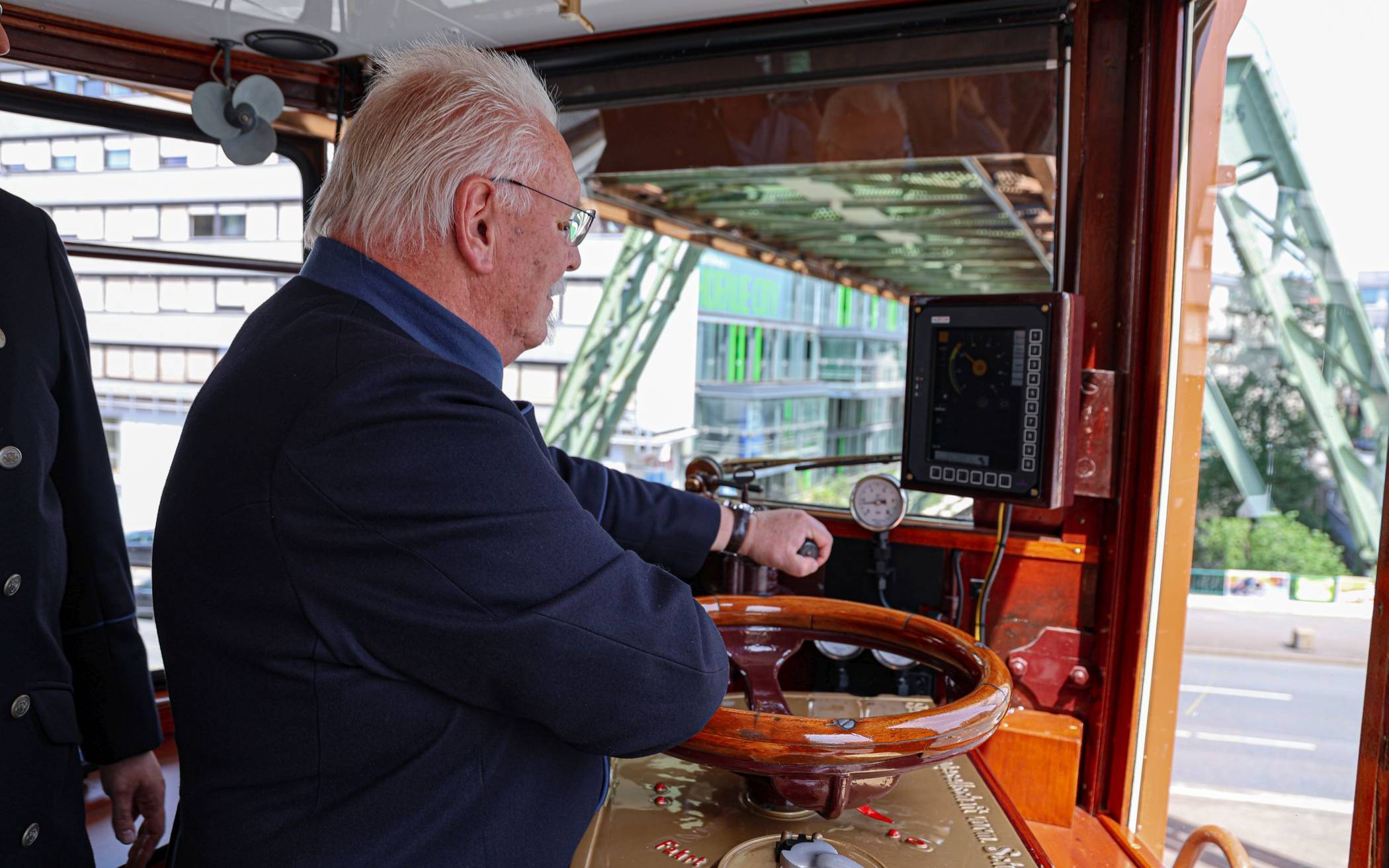 Schwebebahn-Augenblicke