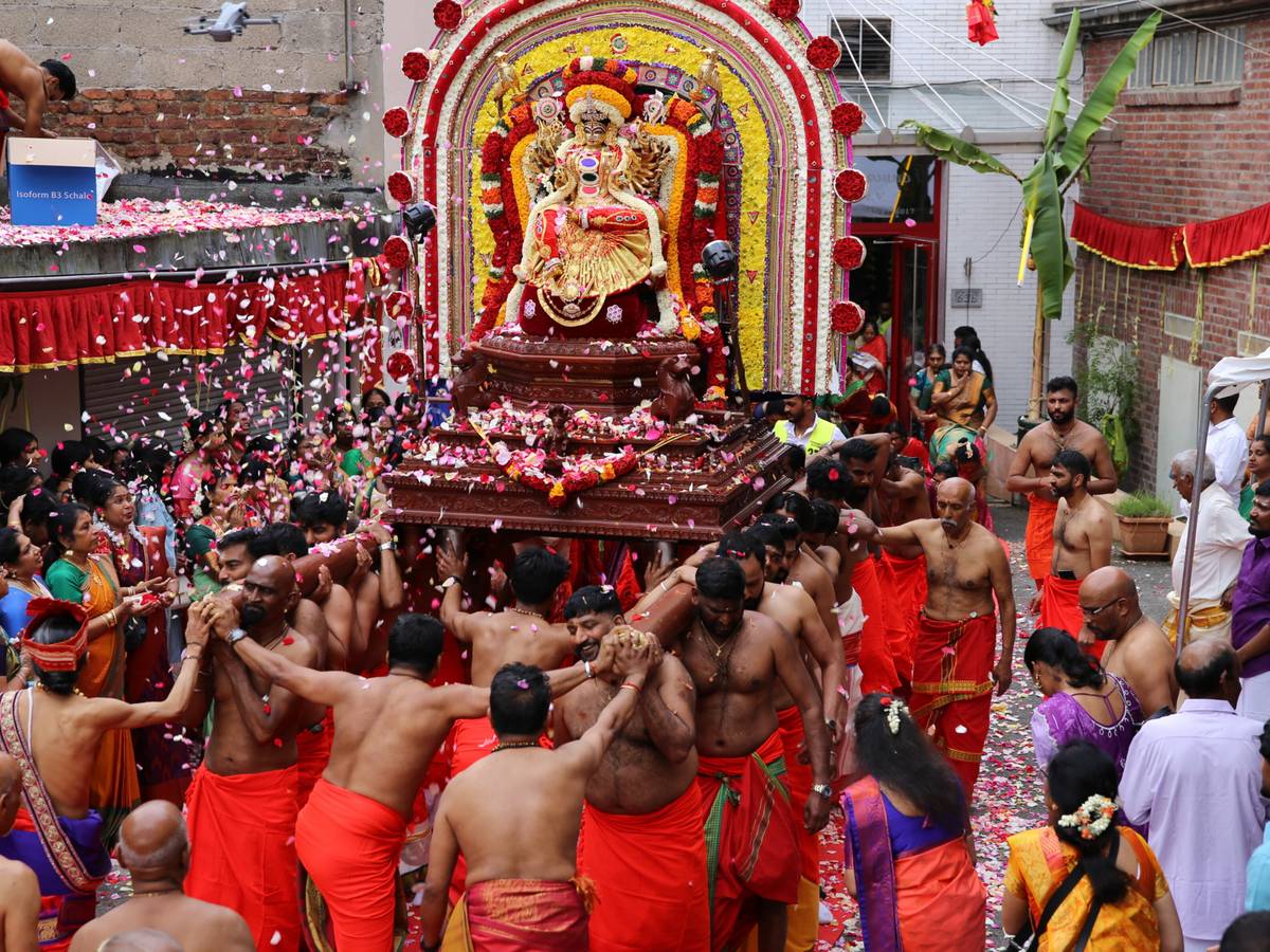 Farbenfrohe Hindu-Prozession in Wuppertal