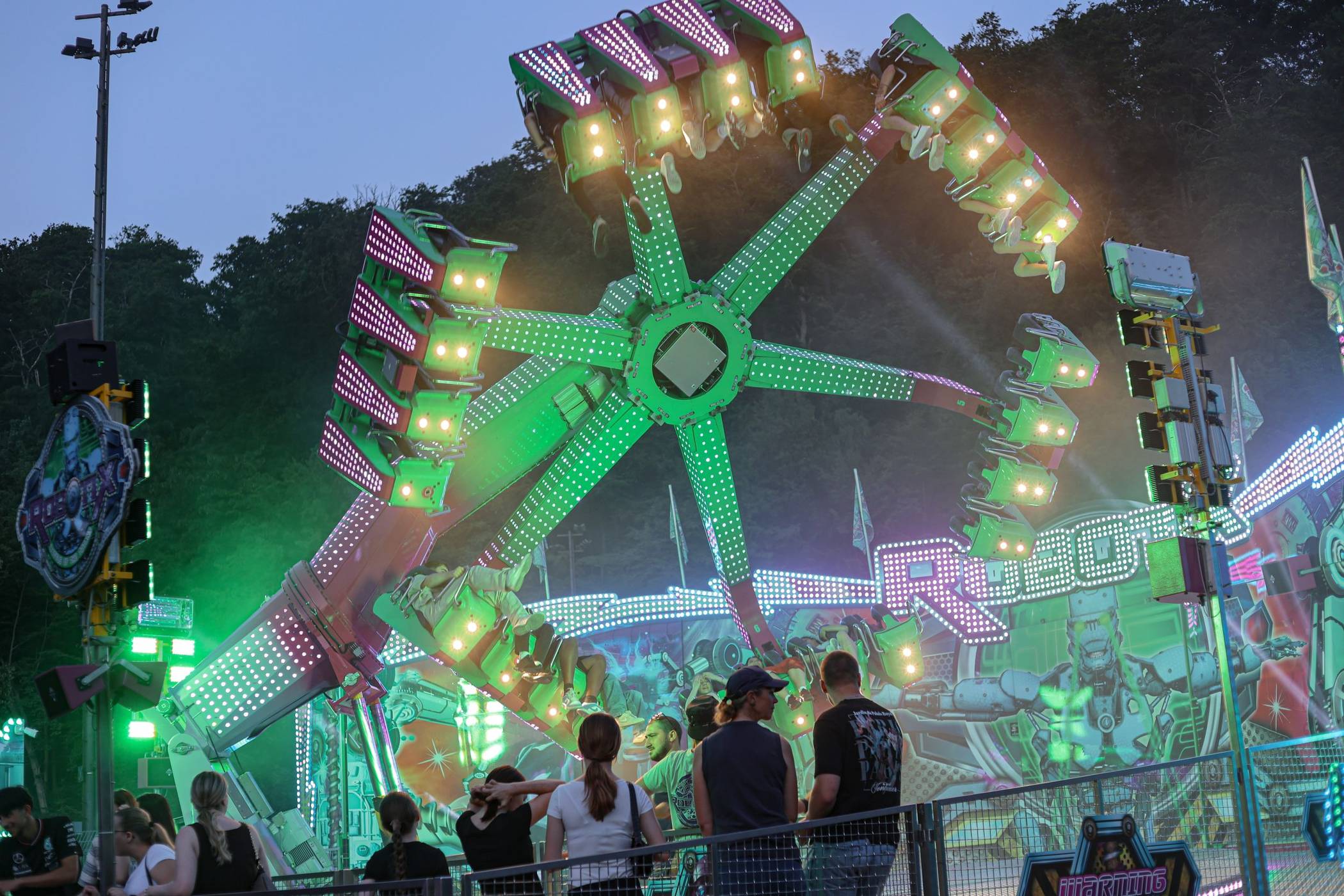 Bild von der Mega-Kirmes im Jahr 2025. 
