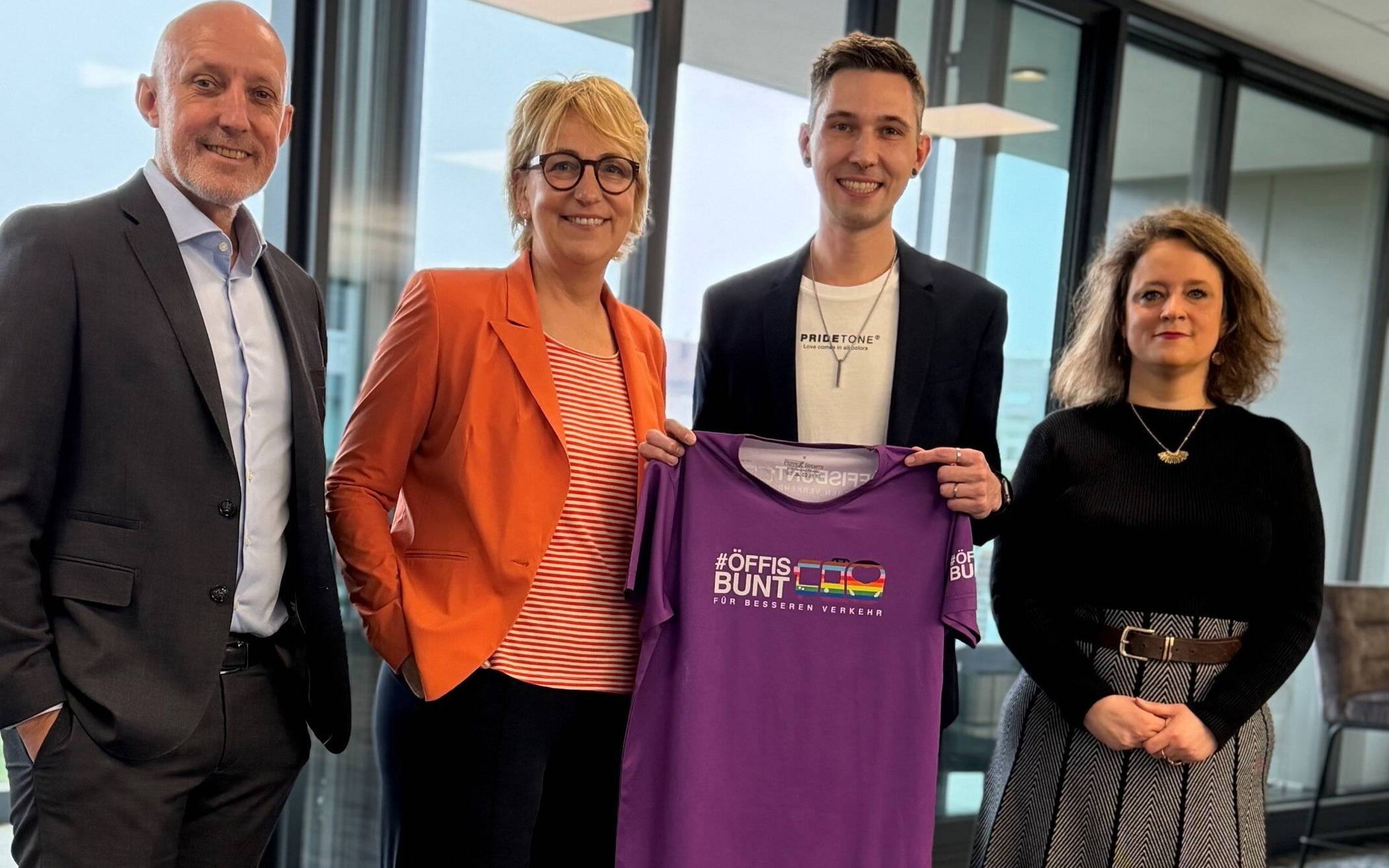 WSW in Initiative „Öffis bunt“ und mit queerem Netzwerk
