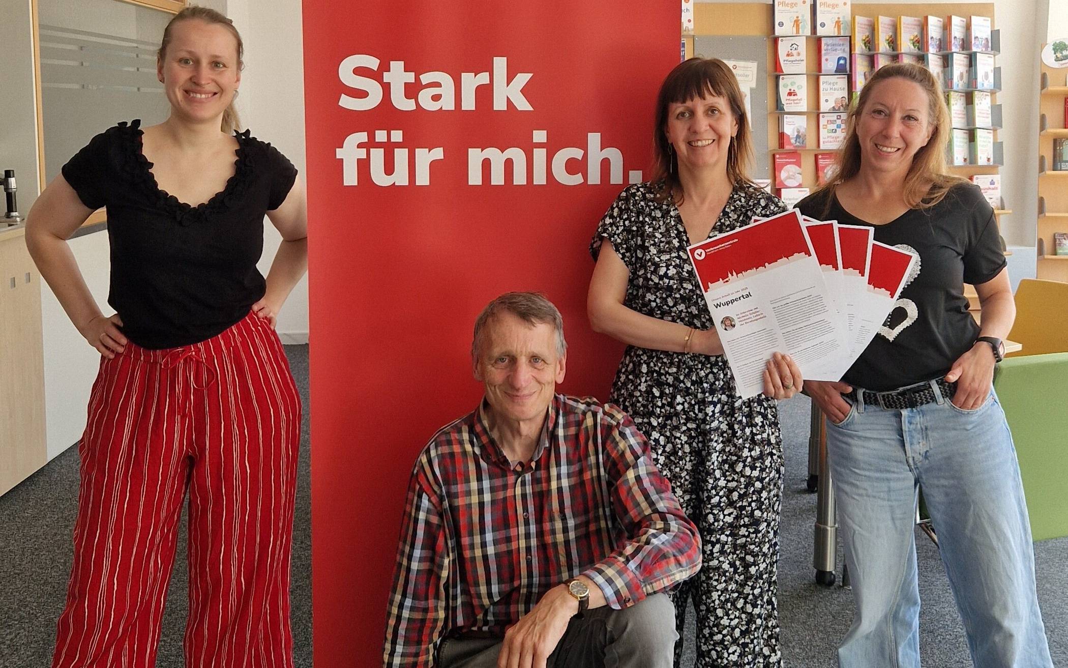 Von li.: Umweltberaterin Caroline Pilling, Energieberater Stefan Bürk, Beratungsstellenleiterin Michelle Schüler-Holdstein sowie Schuldner- und Insolvenzberaterin Gabriela Aßmann.