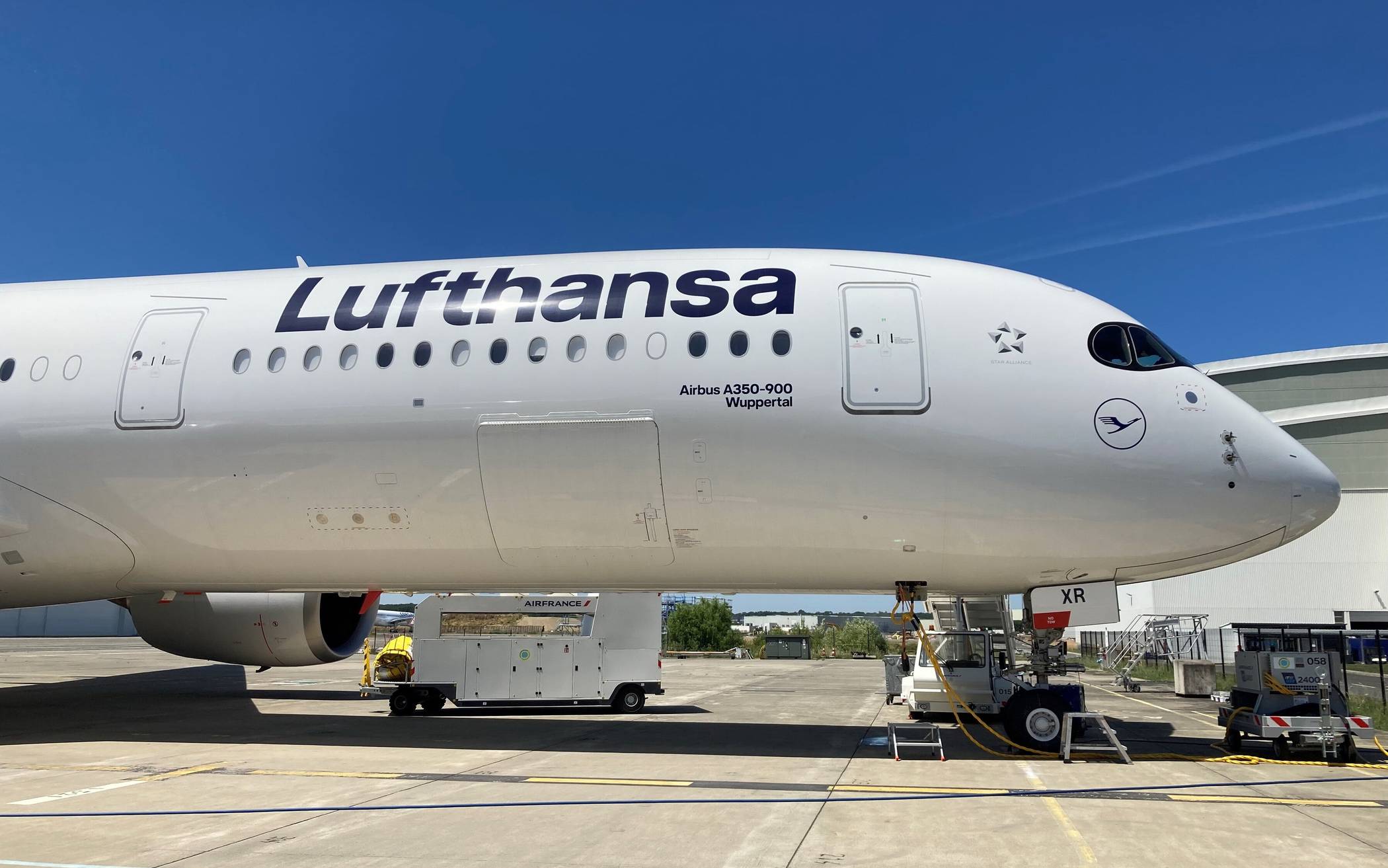 Flug mit „Wuppertal“ zur Fußball-WM