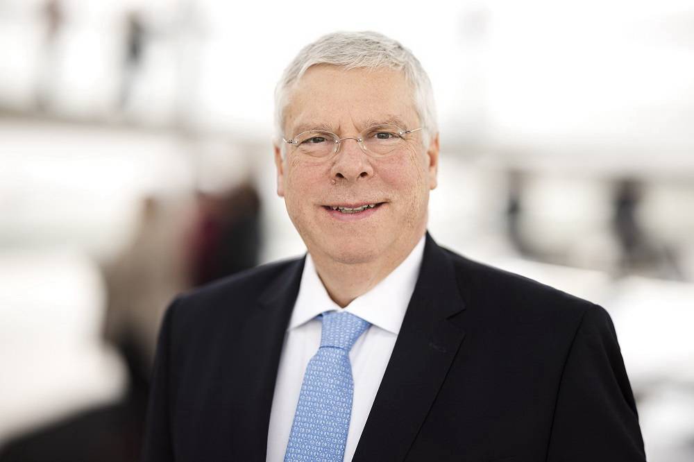  Jürgen Hardt. 