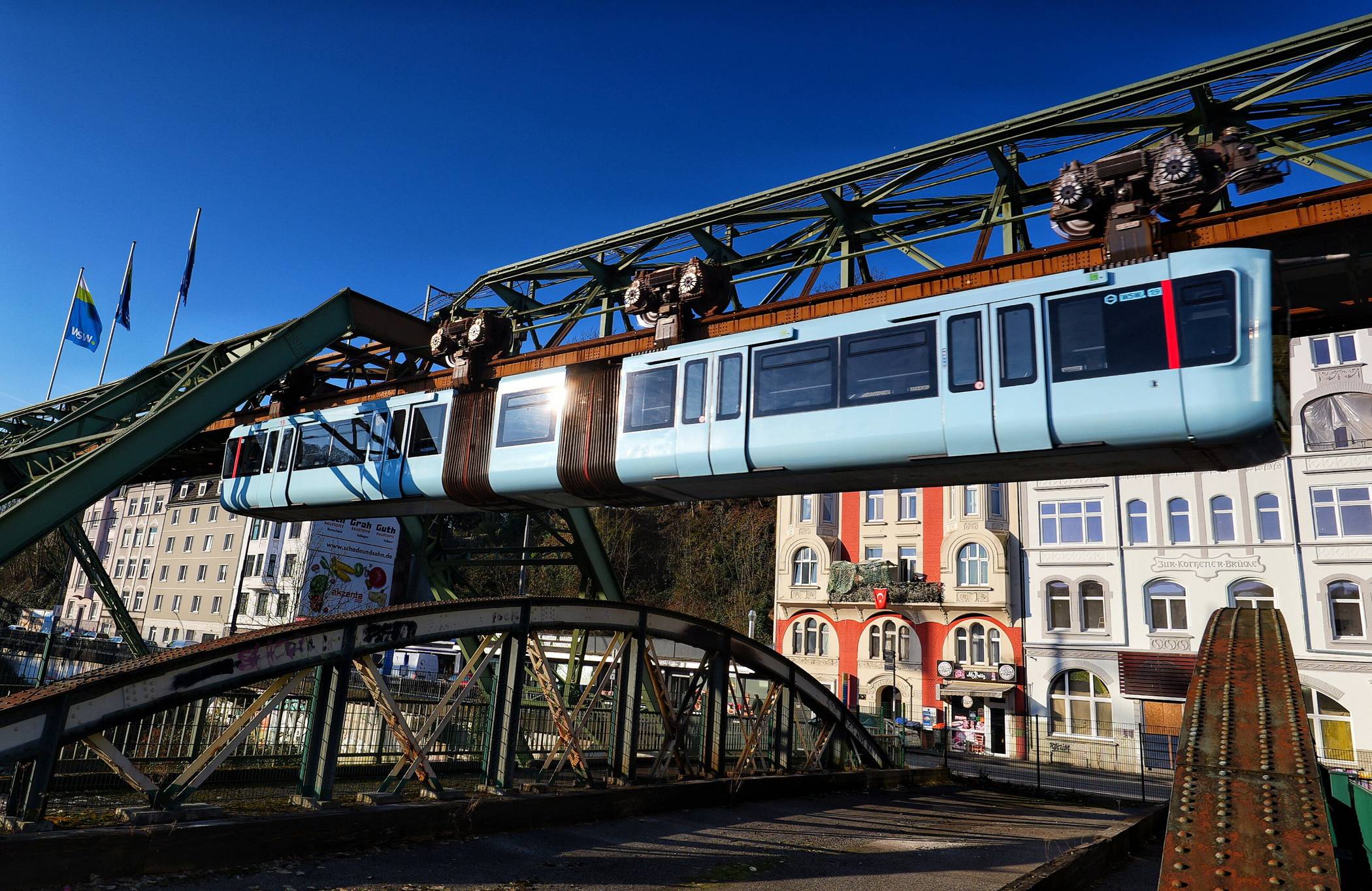  Die Brücke über die Wupper. 