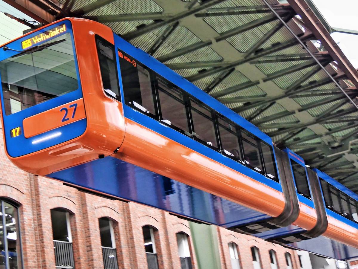 Schwebebahn-Zeitreise in Orange und Blau 