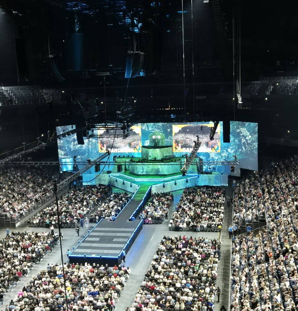 Blick in die volle Kölner Lanxess-Arena.