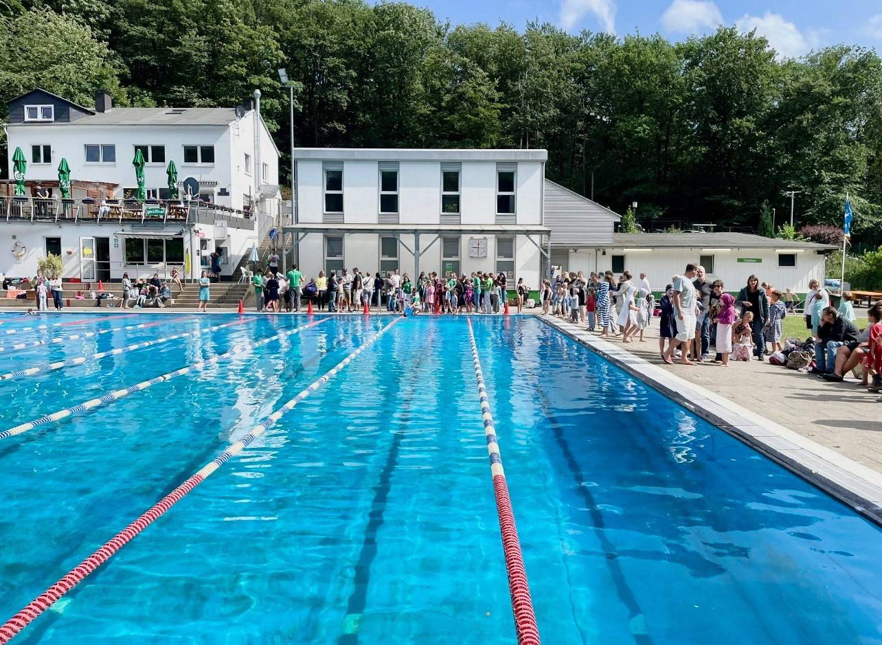  Das Freibad Neuenhof. 