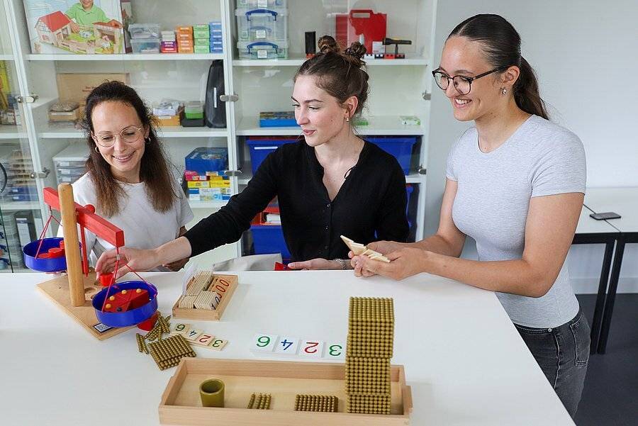 Bereits seit fünf Jahren unterstützen Studentinnen und Studenten der Bergischen Uni Grundschülerinnen und -schüler dabei, Lernrückstände aufzuarbeiten. Vorbereitet und begleitet werden sie dabei von ihren Dozentinnen und Dozenten.