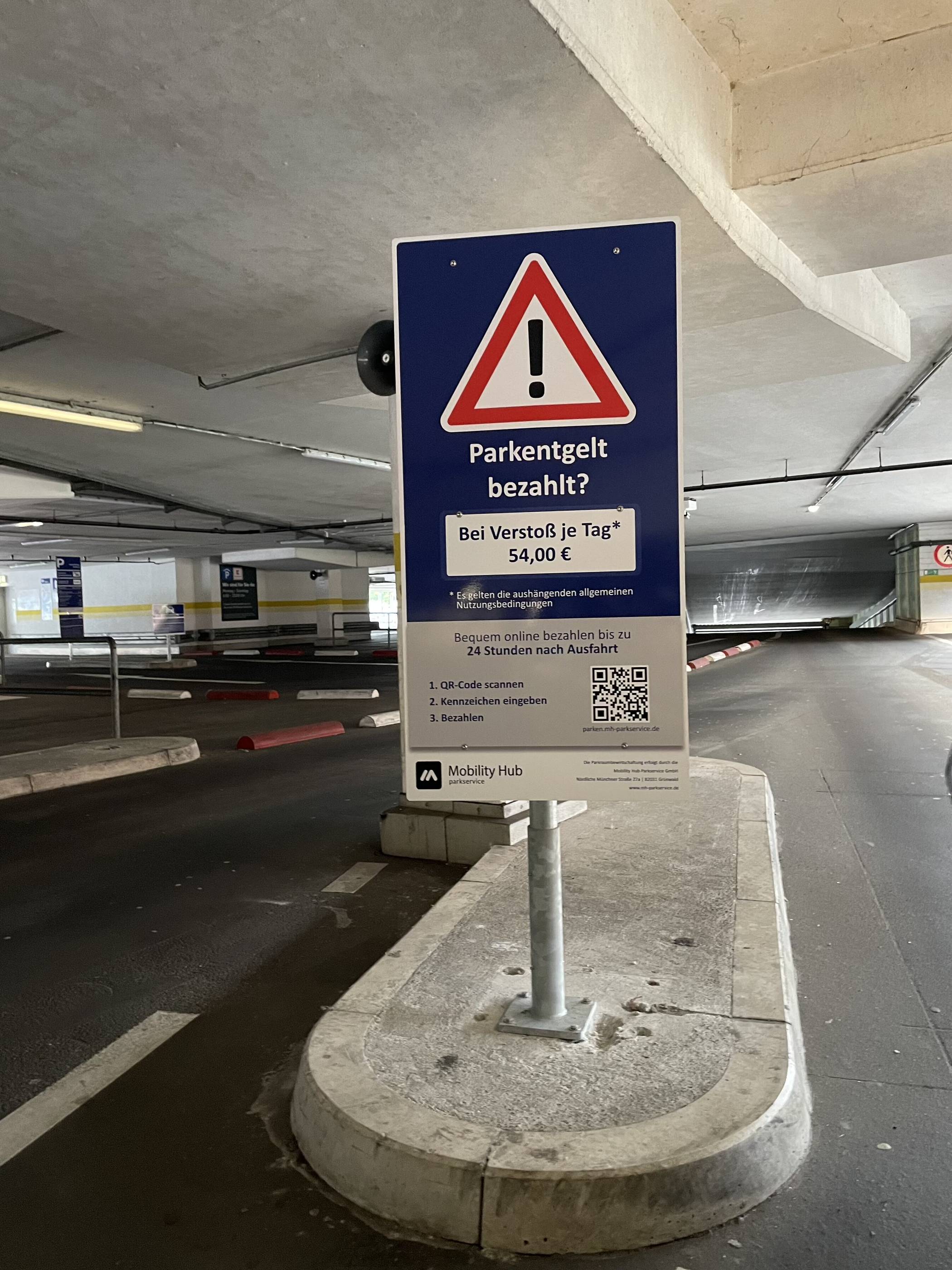 Ausfahren: Nun haben Sie 15 Minuten Zeit, das Parkhaus zu verlassen. Gute...