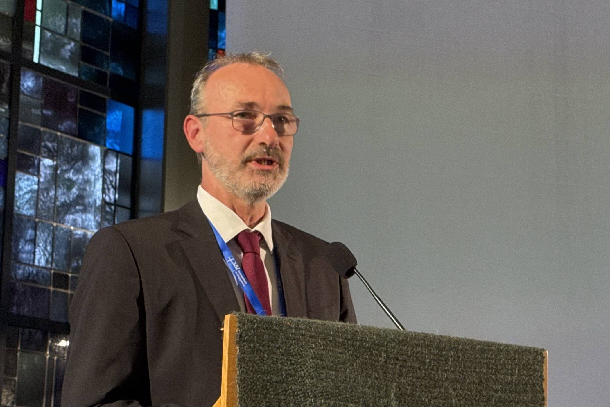 Superintendent Dr. Jochen Denker leitete die Sommersynode 2026.