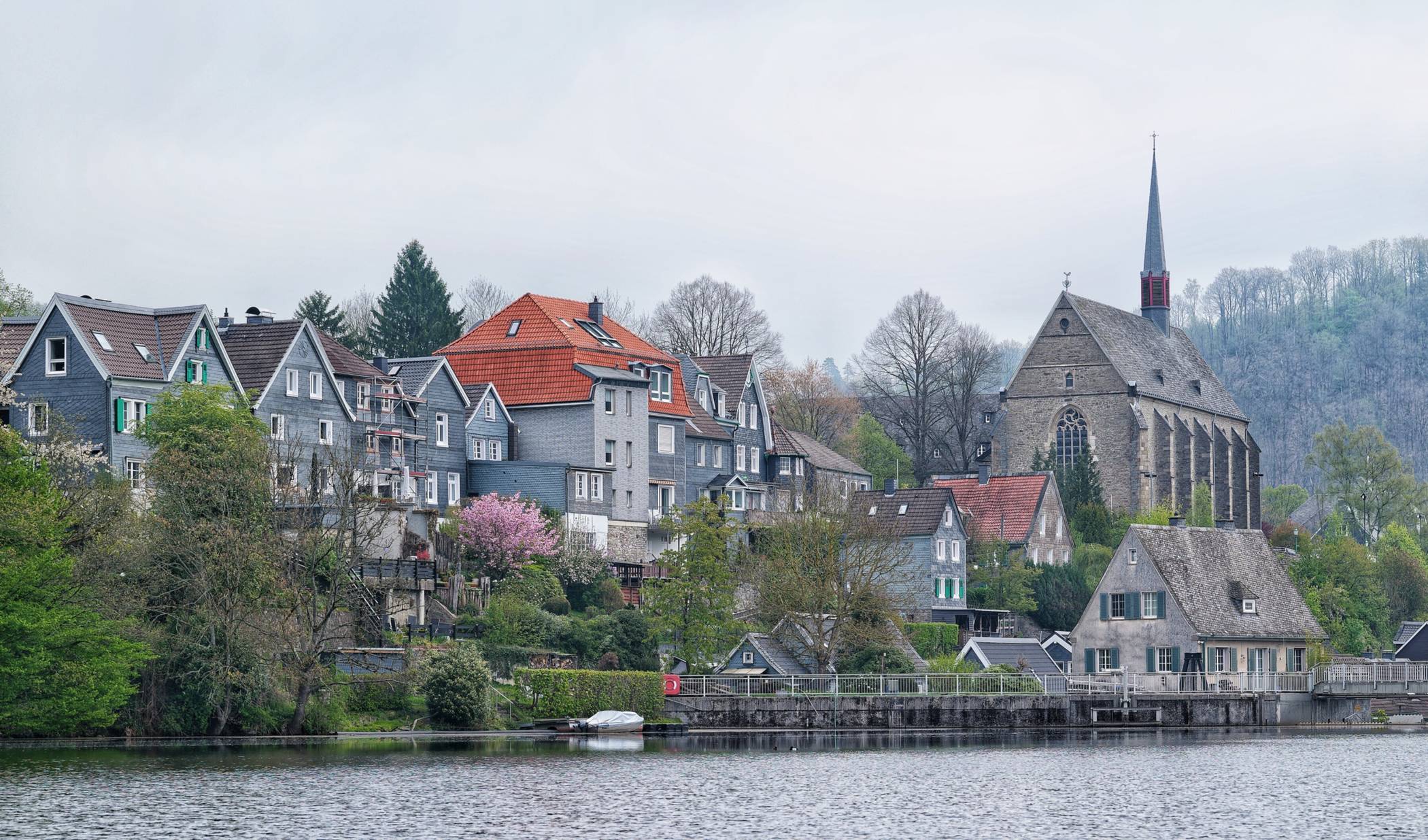  Blick über den Stausee auf Beyenburg. 