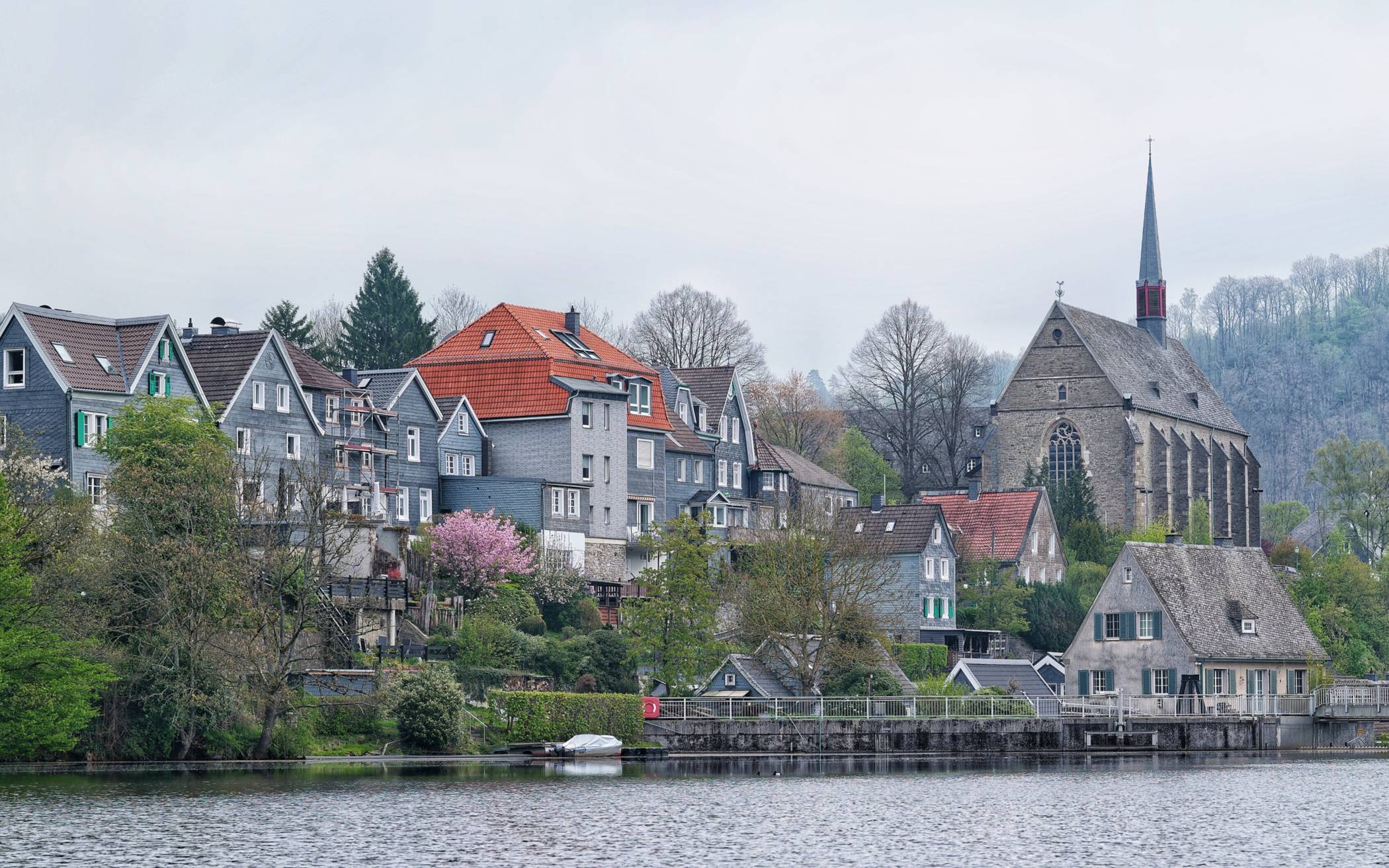 Blick über den Stausee auf Beyenburg.