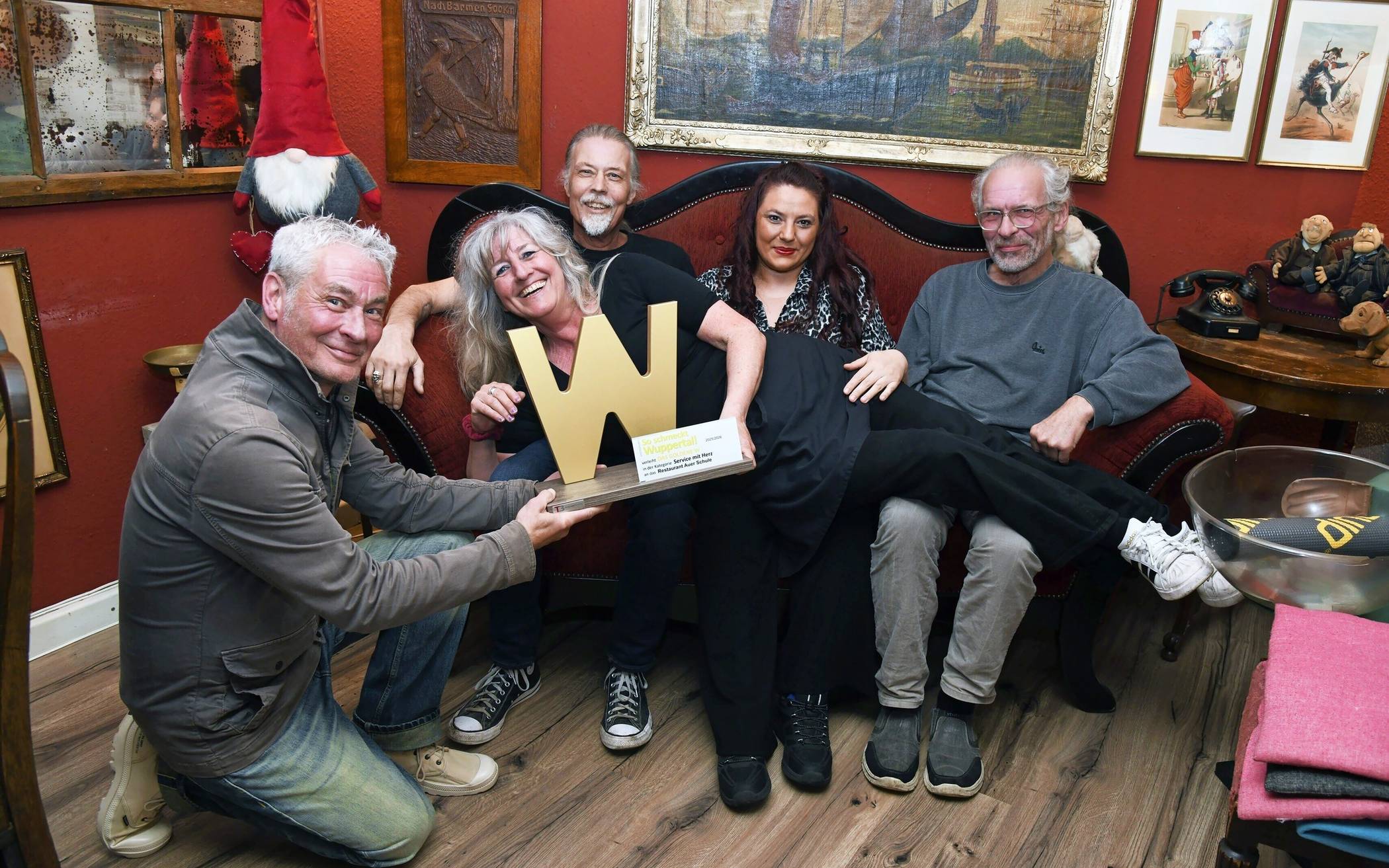 „Goldene“ Stimmung in der Unterbarmer Sofa-Ecke: