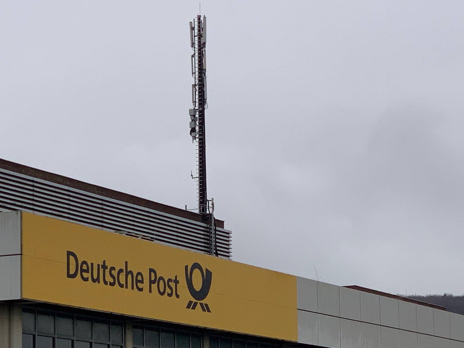 Ein Funkmast am Elberfelder Kleeblatt.