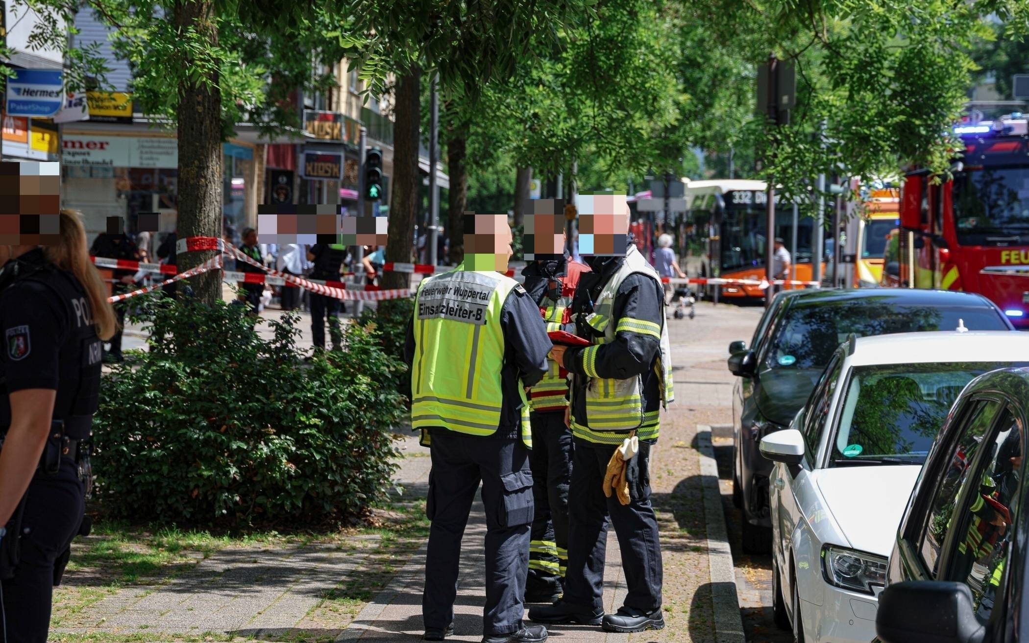 Bilder: Tragisches Unglück in Wuppertal-Oberbarmen