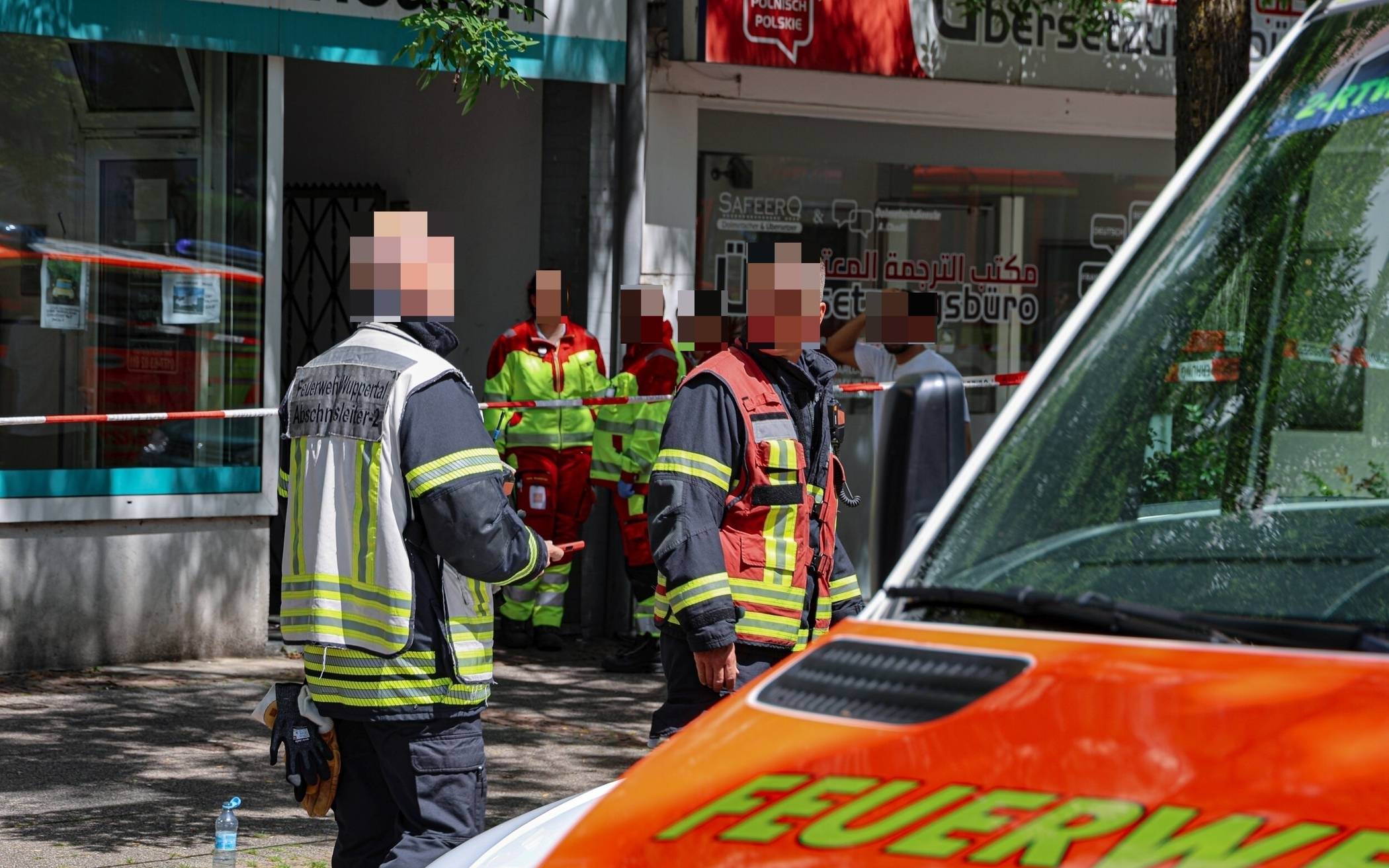 Kind stürzt aus Fenster und stirbt