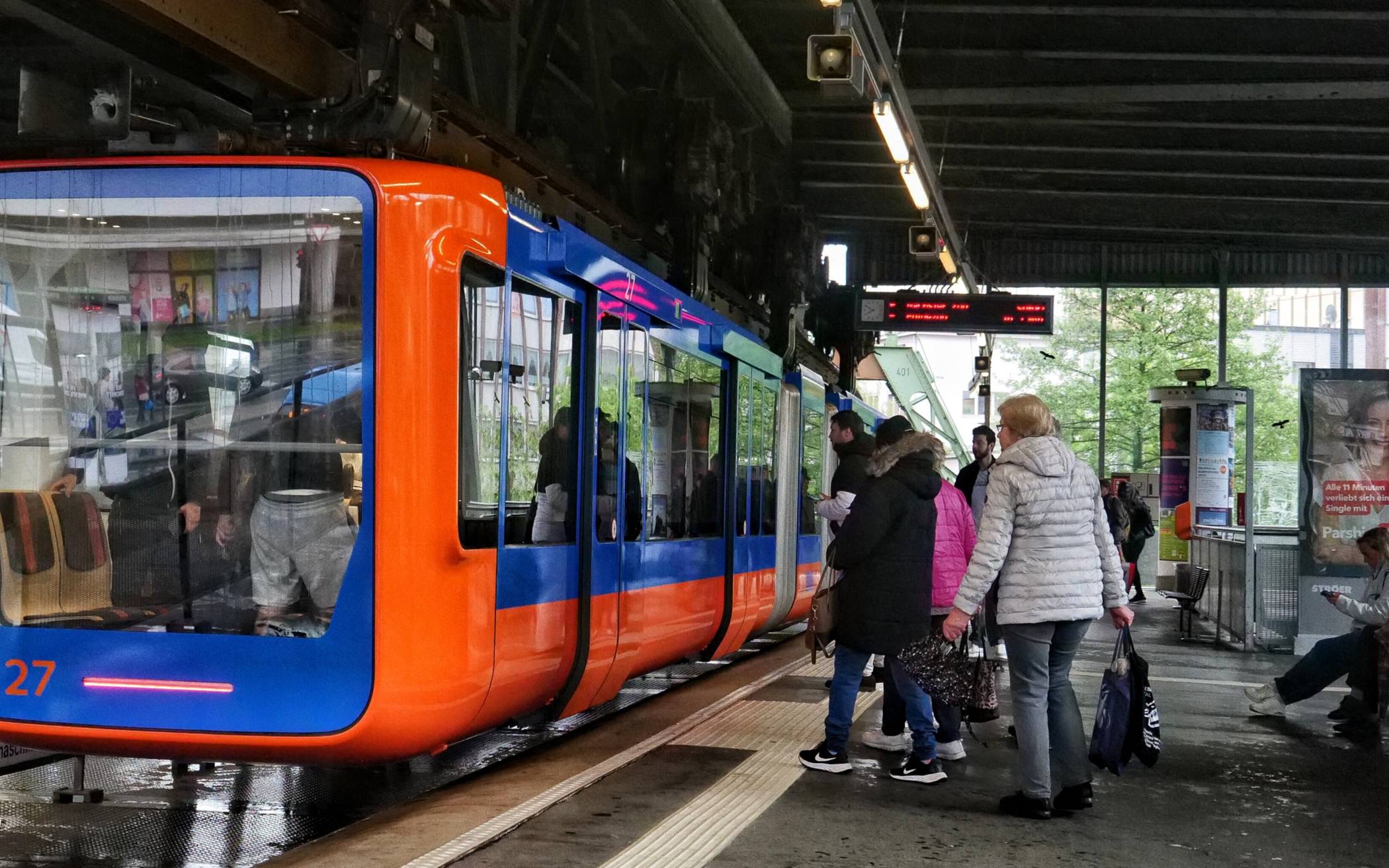 Bahnsteig in Schwebebahnstation Alter Markt ab Montag gesperrt