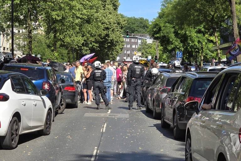 Wuppertaler B7 wegen Protest gegen AfD-Aktion dicht