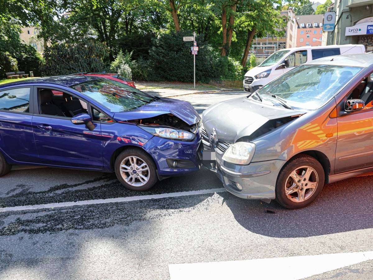 Staus nach Unfall in Barmen