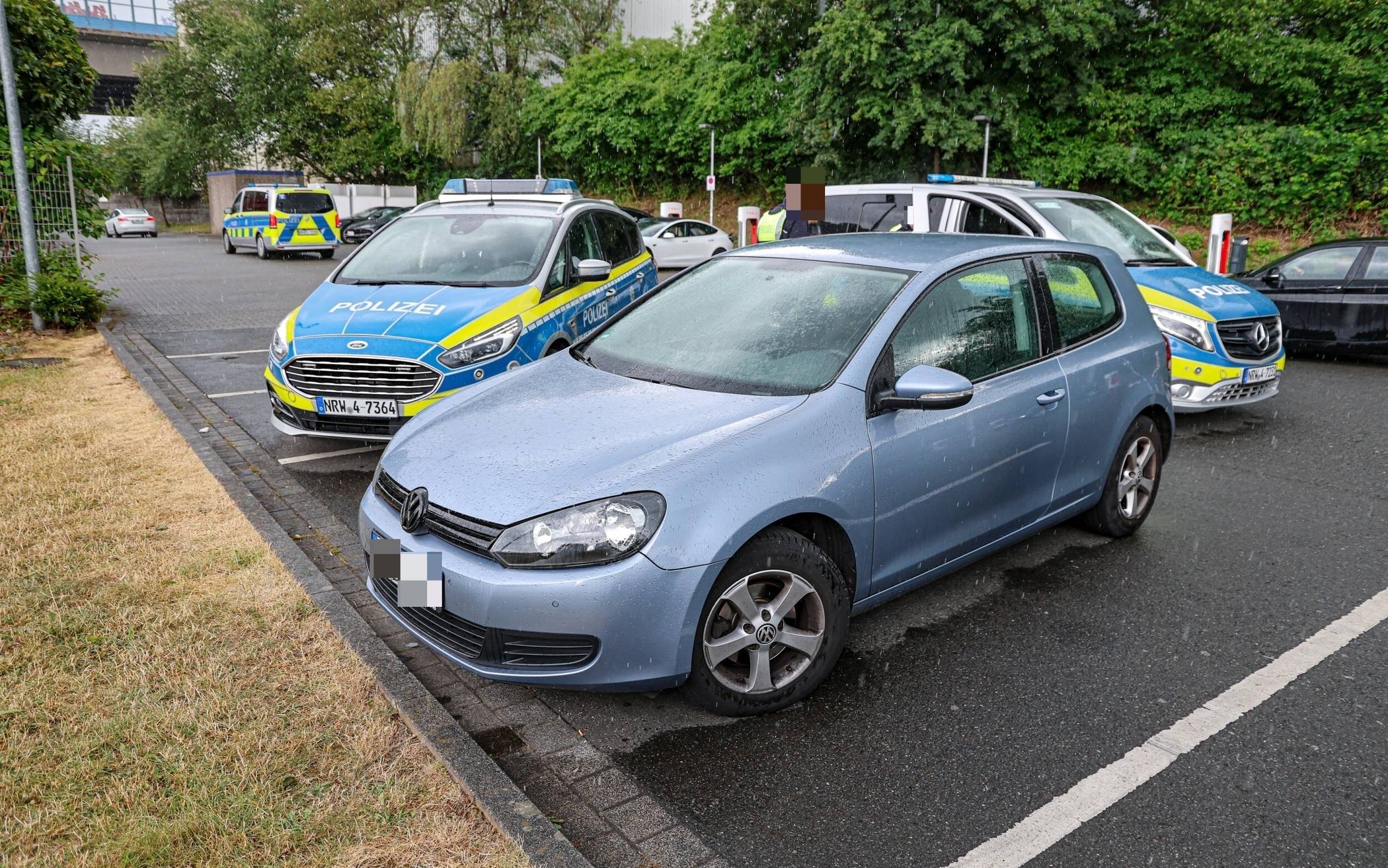 Bilder: Flucht über A1 endet auf Parkplatz
