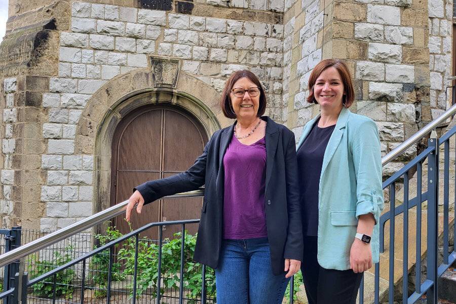 Die Pfarrerinnen Dorothee Nüllmeier (li.) und Lisa Staaden, 