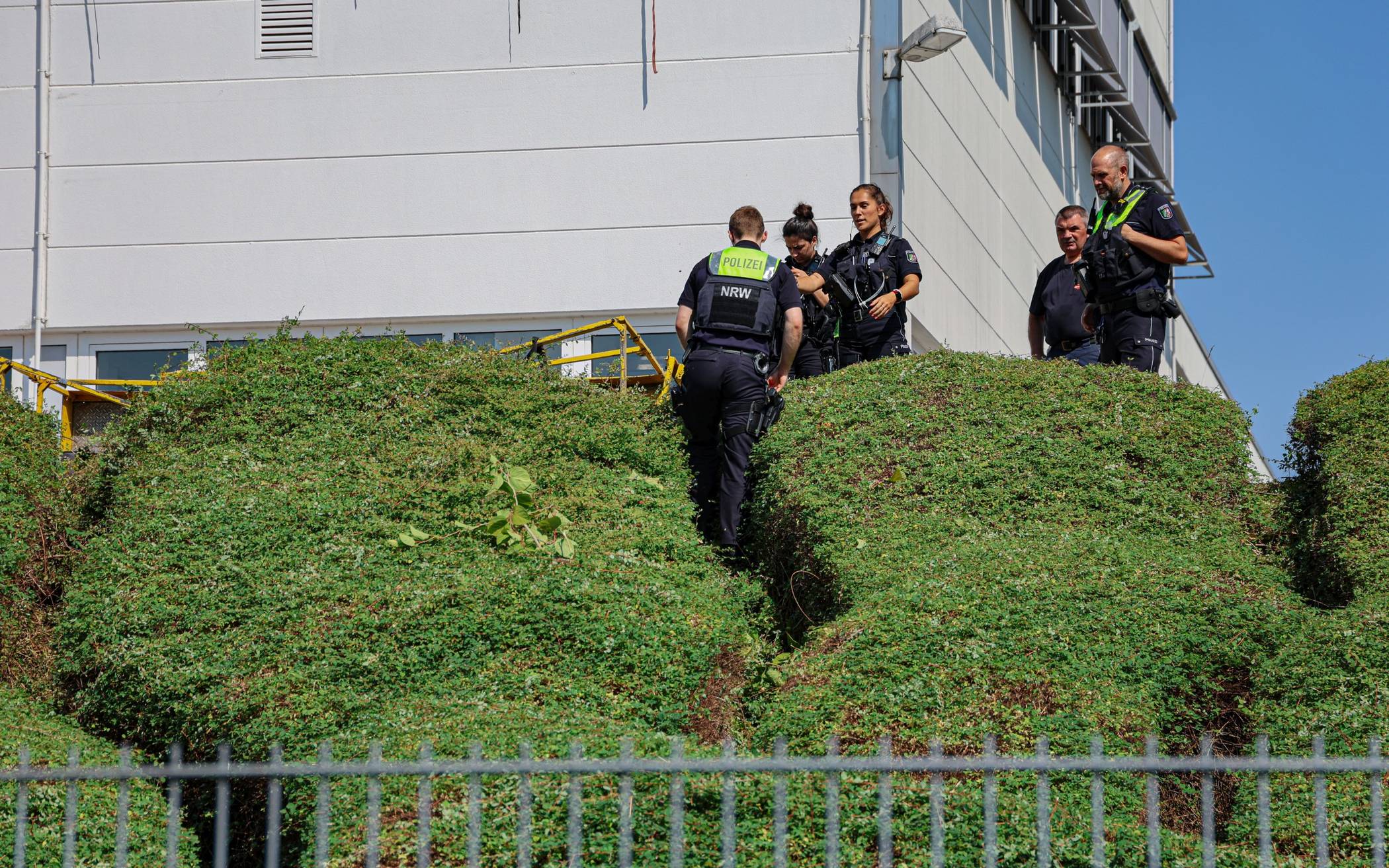 Bilder: Schwerverletzte nach Sturz von Arbeitsbühne