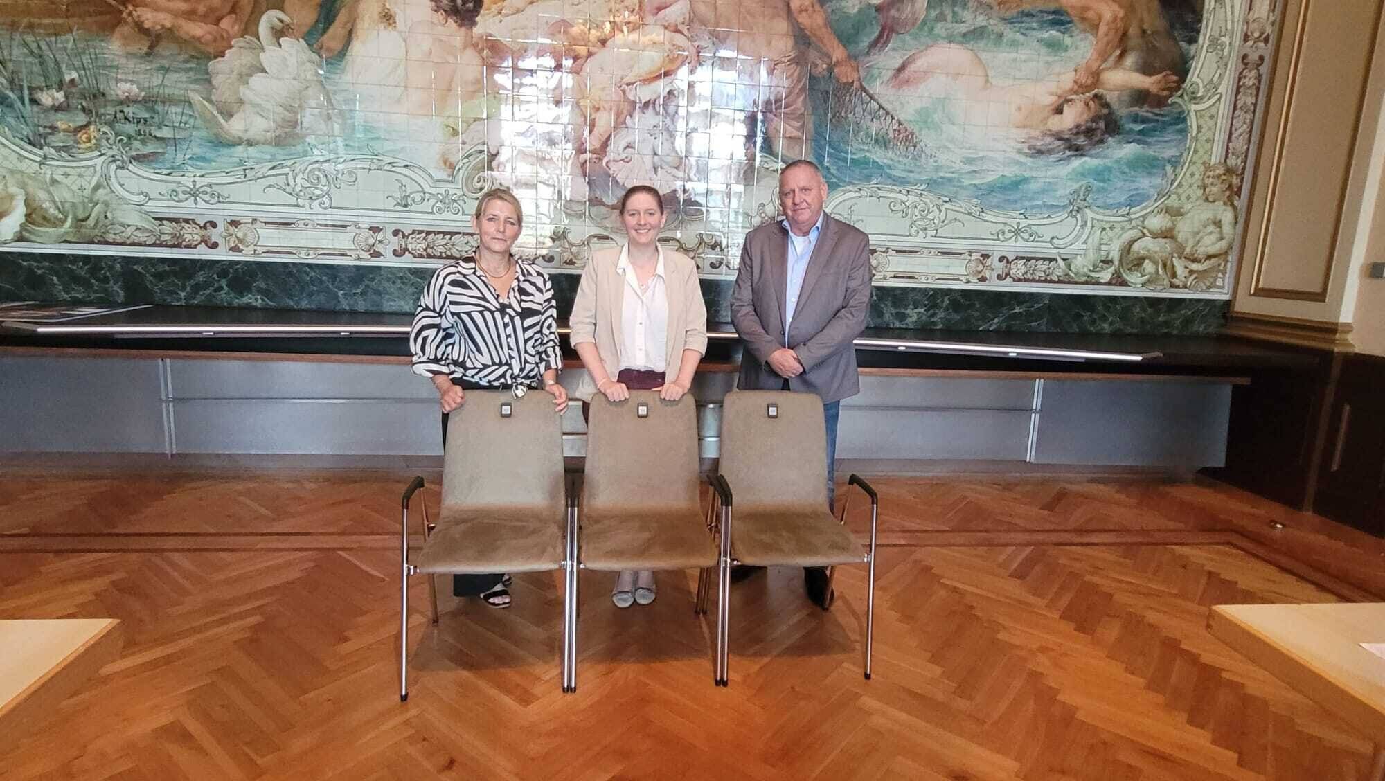  Von li.: Stadthallen-Geschäftsführerin Silke Asbeck, OB Miriam Scherff und Stadthallen-Prokurist Christian Kontowski. 