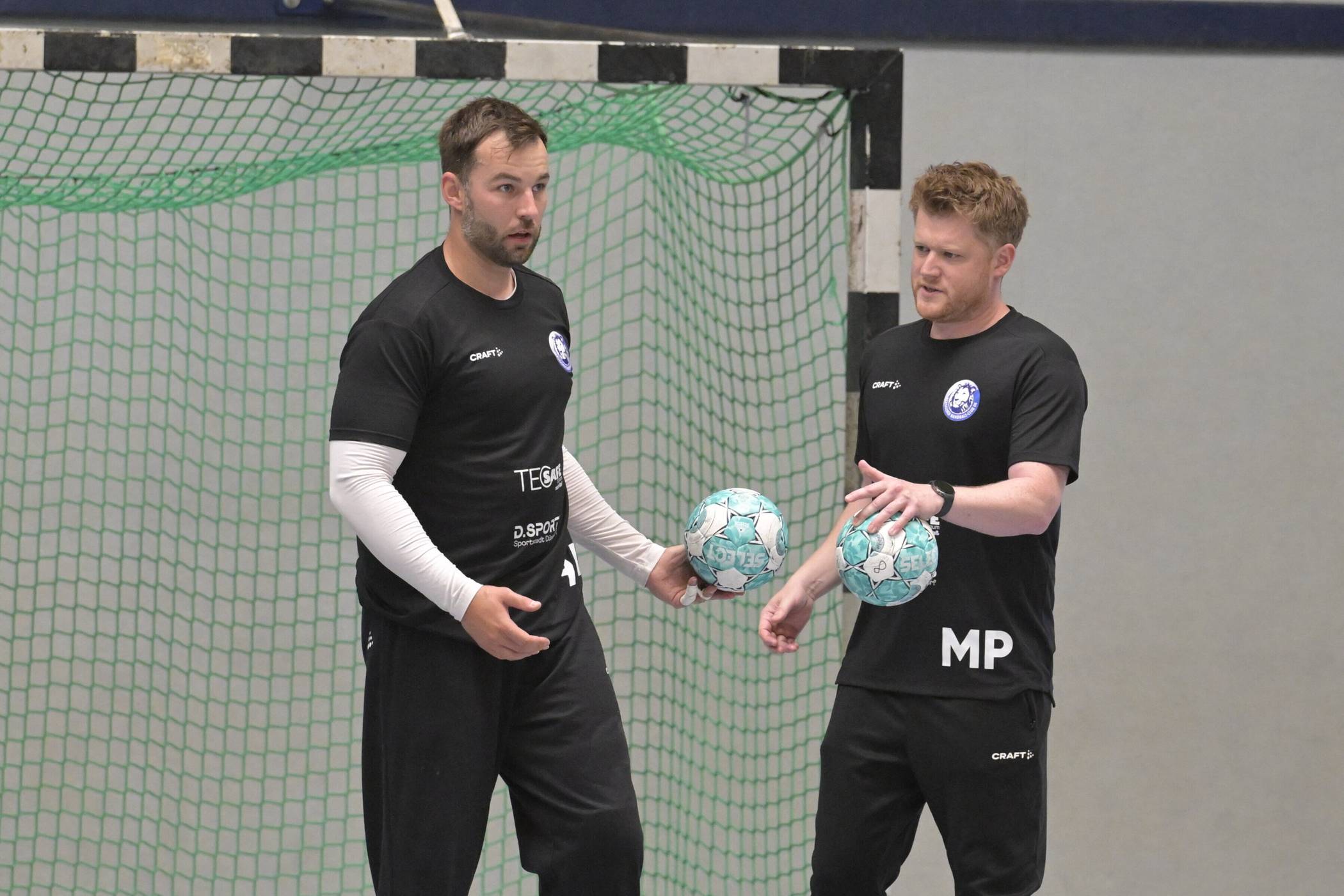  Der neue BHC-Torwart Kristian van der Merwe (li.) mit Trainer Markus Pütz. 